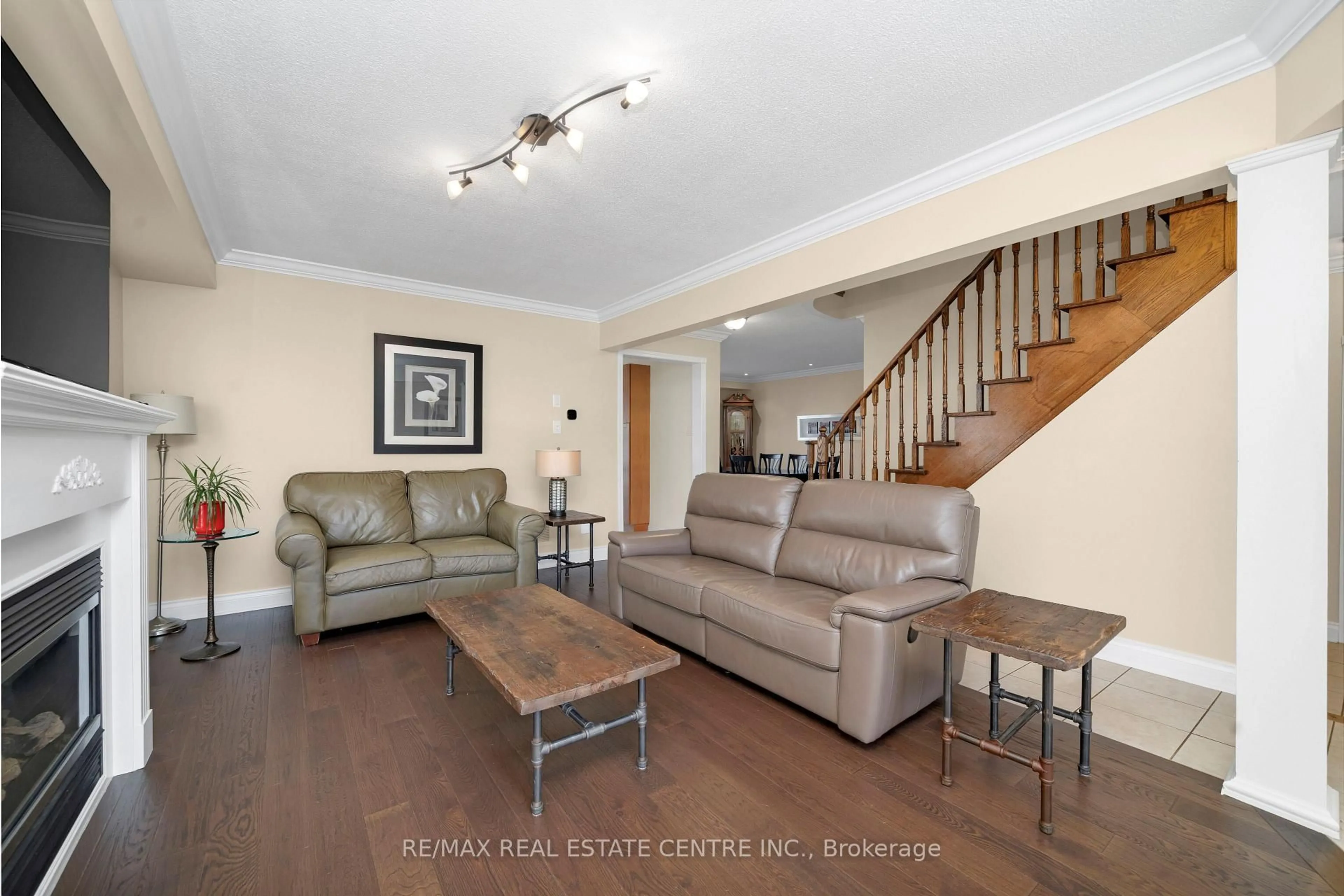 Living room with furniture, unknown for 27 Milfoil St, Halton Hills Ontario L7G 6M5
