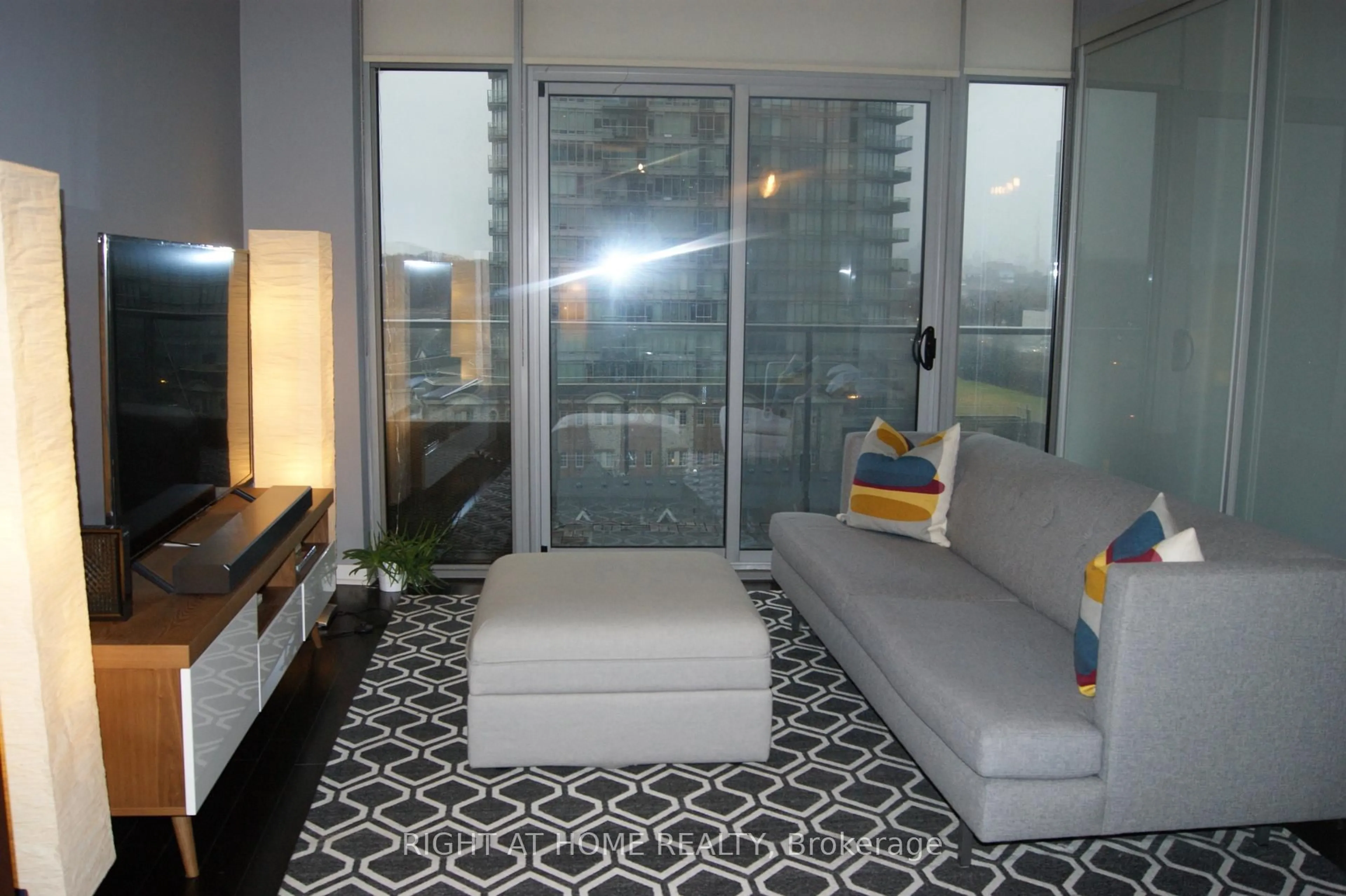 Unknown for 103 The Queensway #715, Toronto Ontario M6S 5B3