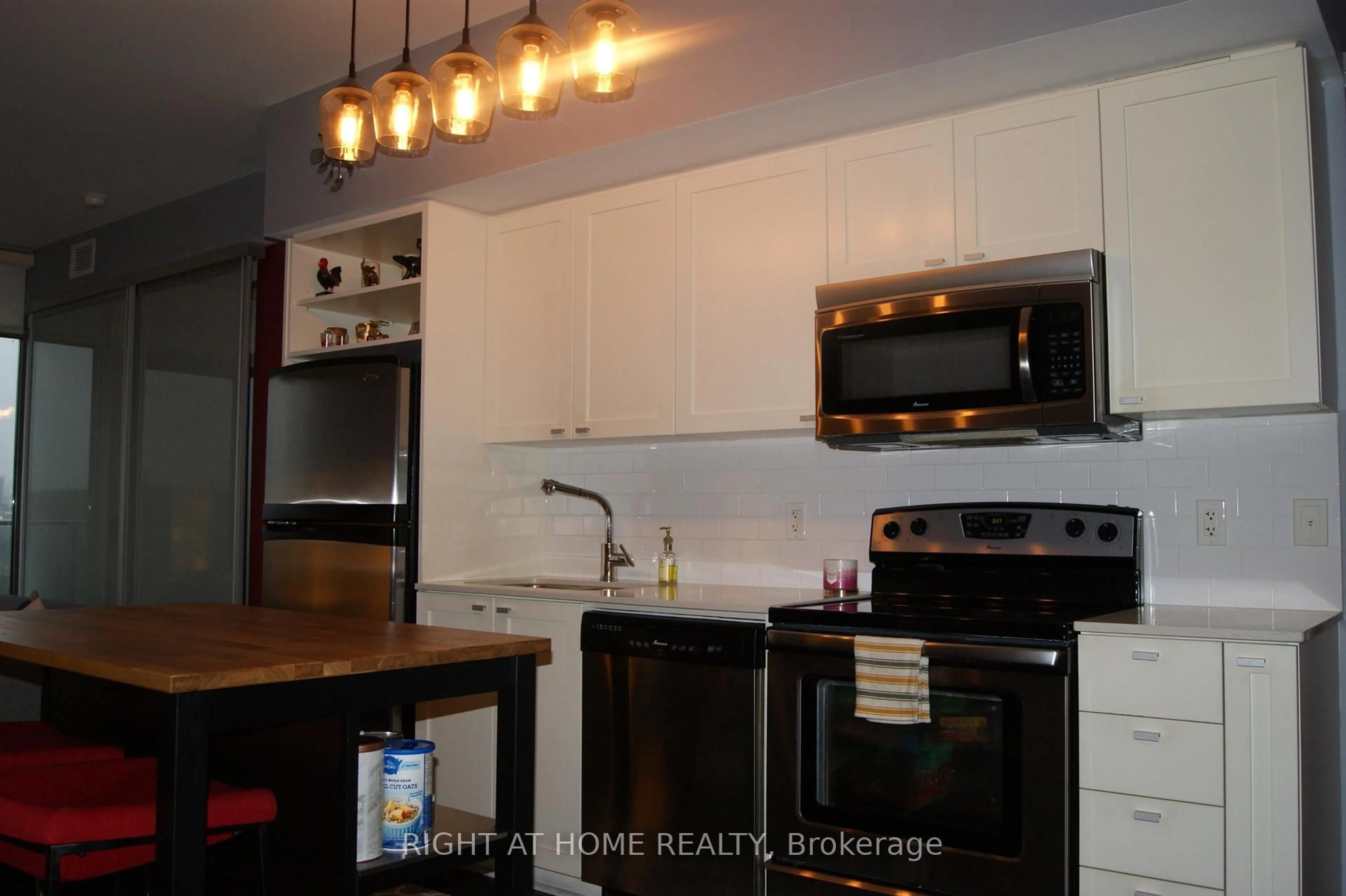 Standard kitchen, unknown for 103 The Queensway #715, Toronto Ontario M6S 5B3