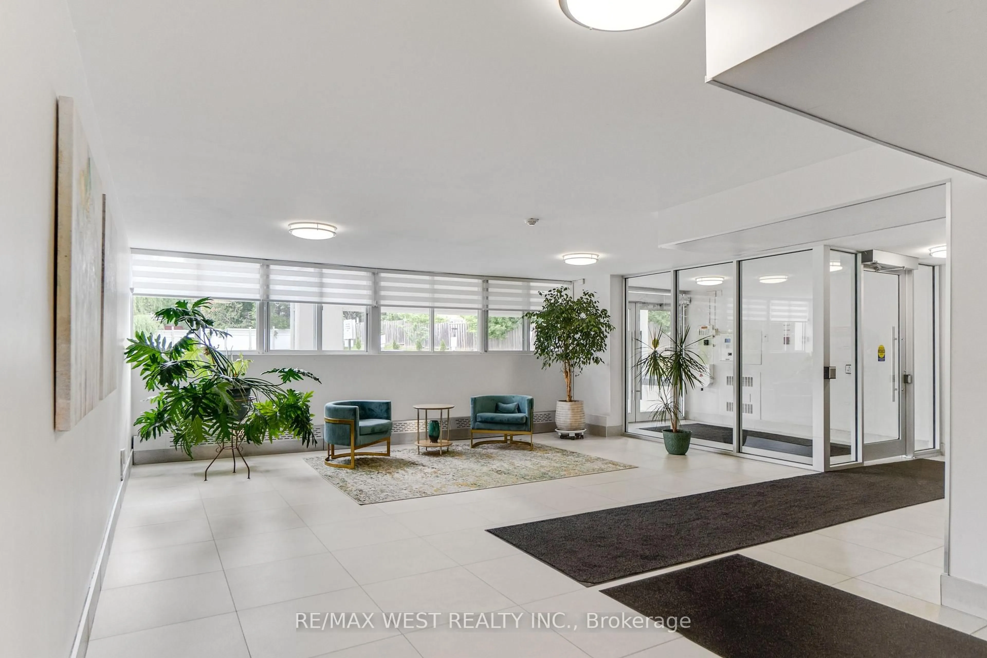 Indoor foyer for 11 Neilson Dr #603, Toronto Ontario M9C 1V4