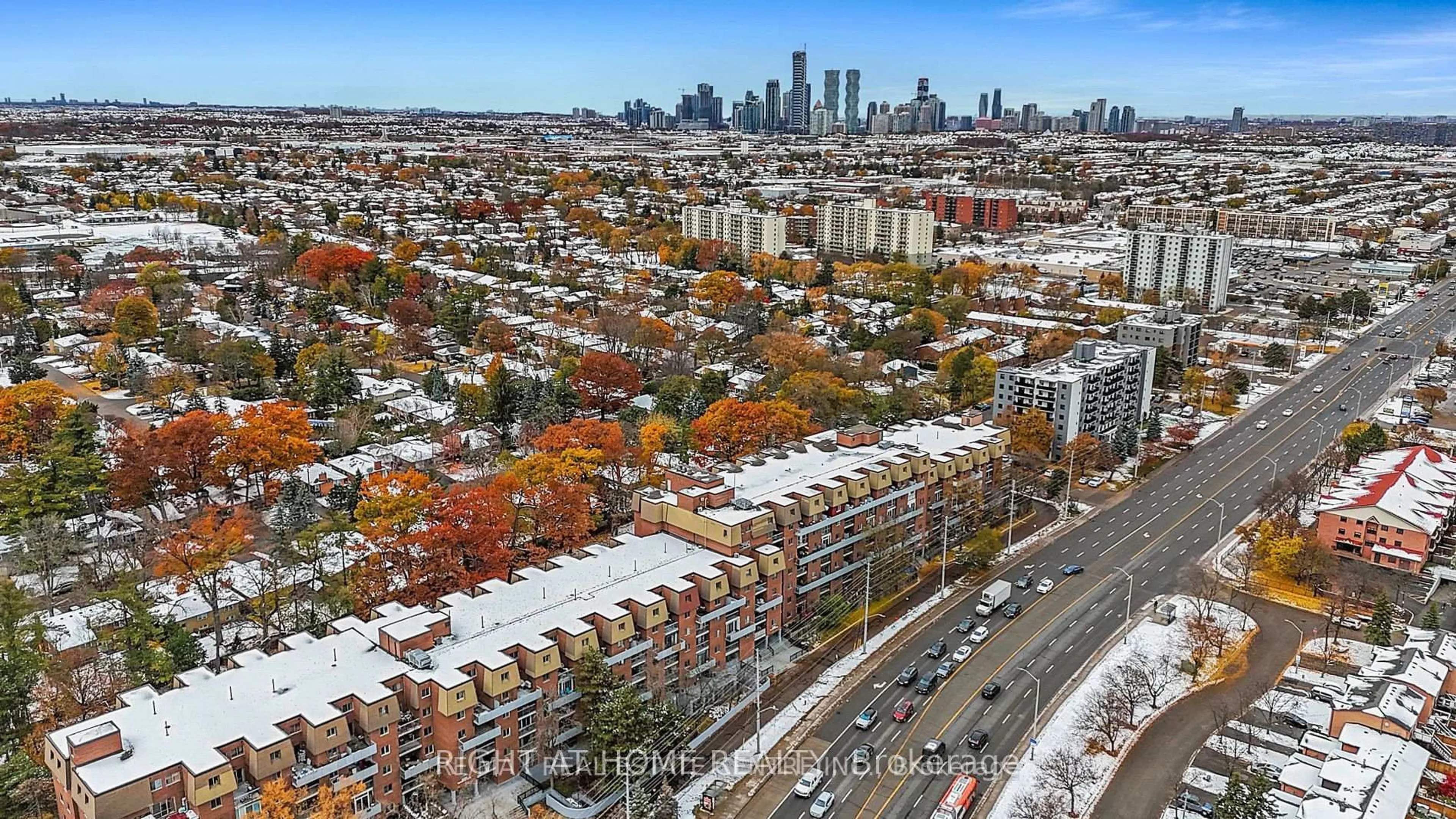 A pic from outside/outdoor area/front of a property/back of a property/a pic from drone, city buildings view from balcony for 3025 The credit woodlands Dr #109, Mississauga Ontario L5C 2V3