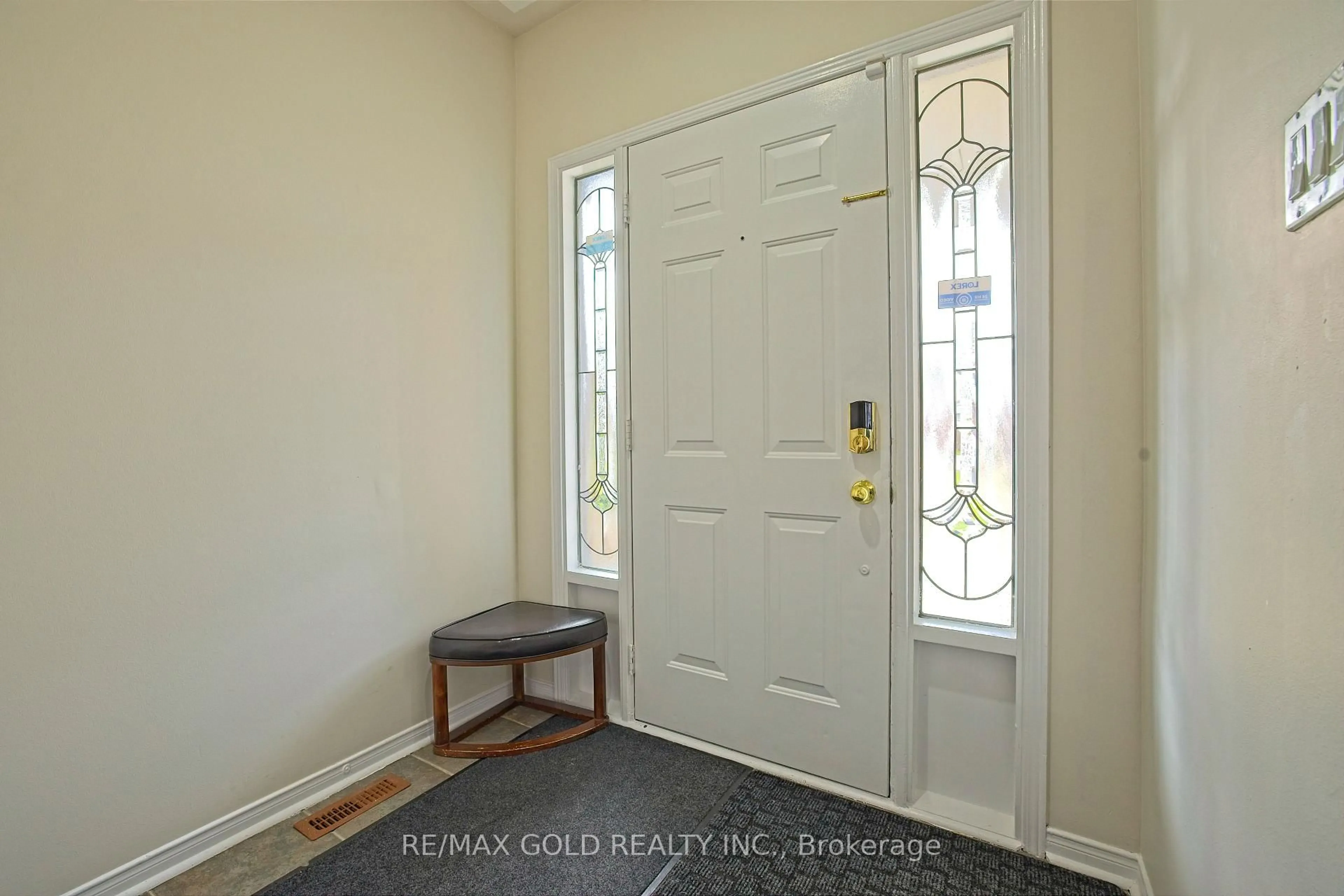 Indoor entryway for 44 Baha Cres, Brampton Ontario L7A 2J3