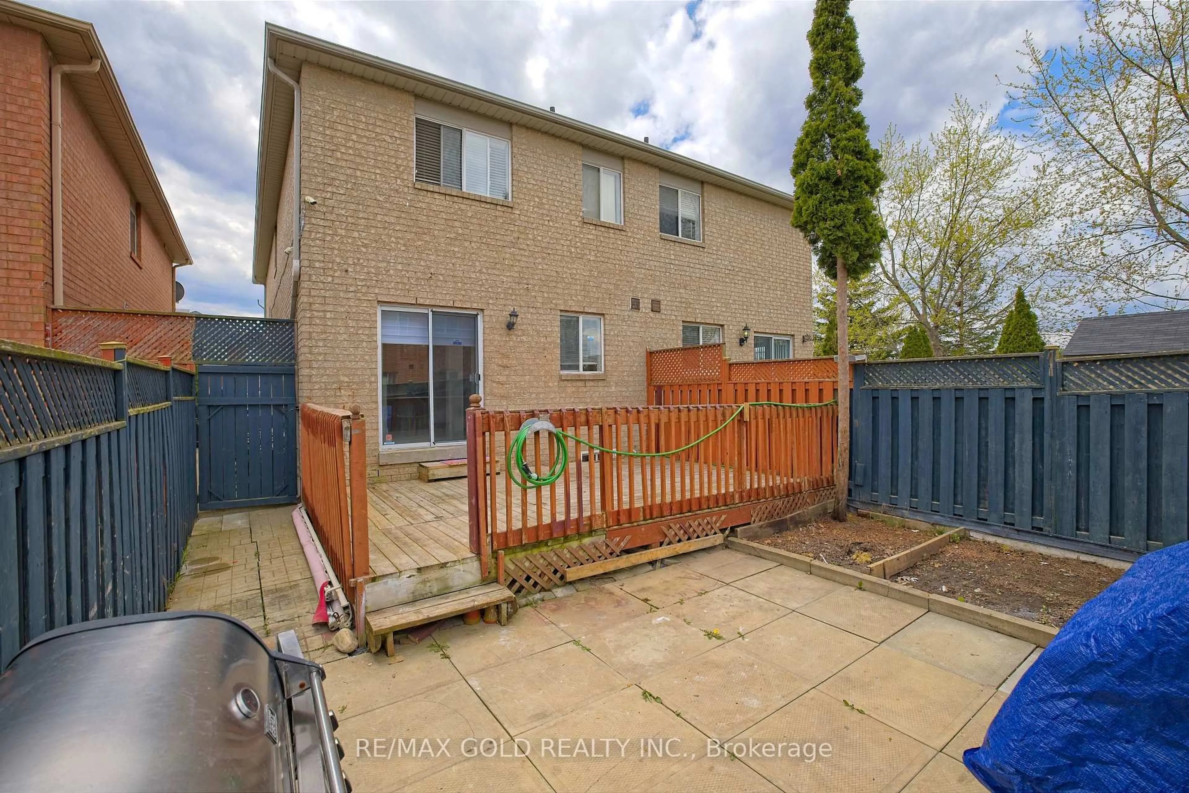 A pic from outside/outdoor area/front of a property/back of a property/a pic from drone, street for 44 Baha Cres, Brampton Ontario L7A 2J3
