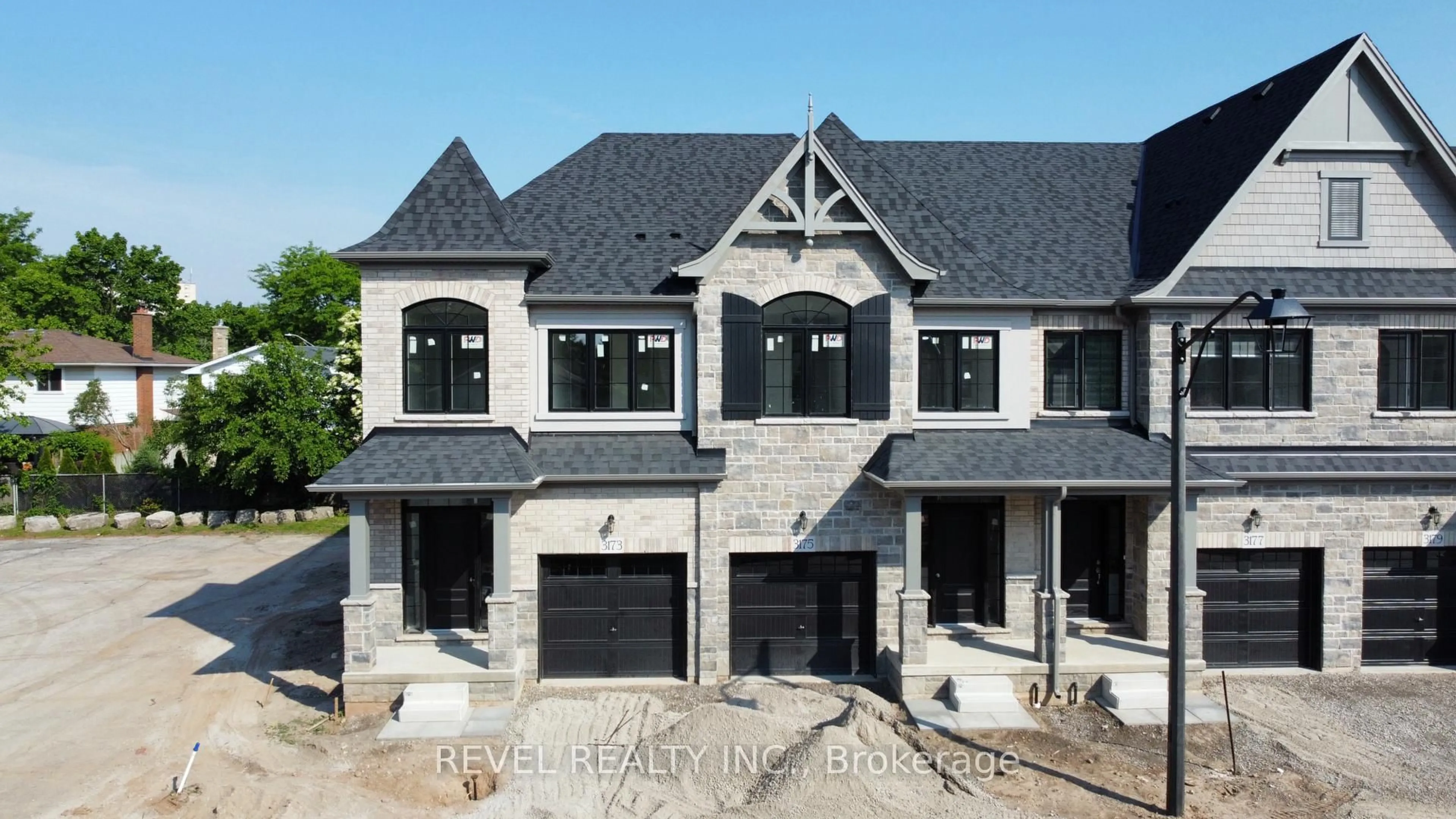 Home with brick exterior material, unknown for 3173 Maplehill Dr, Burlington Ontario L7N 2W3