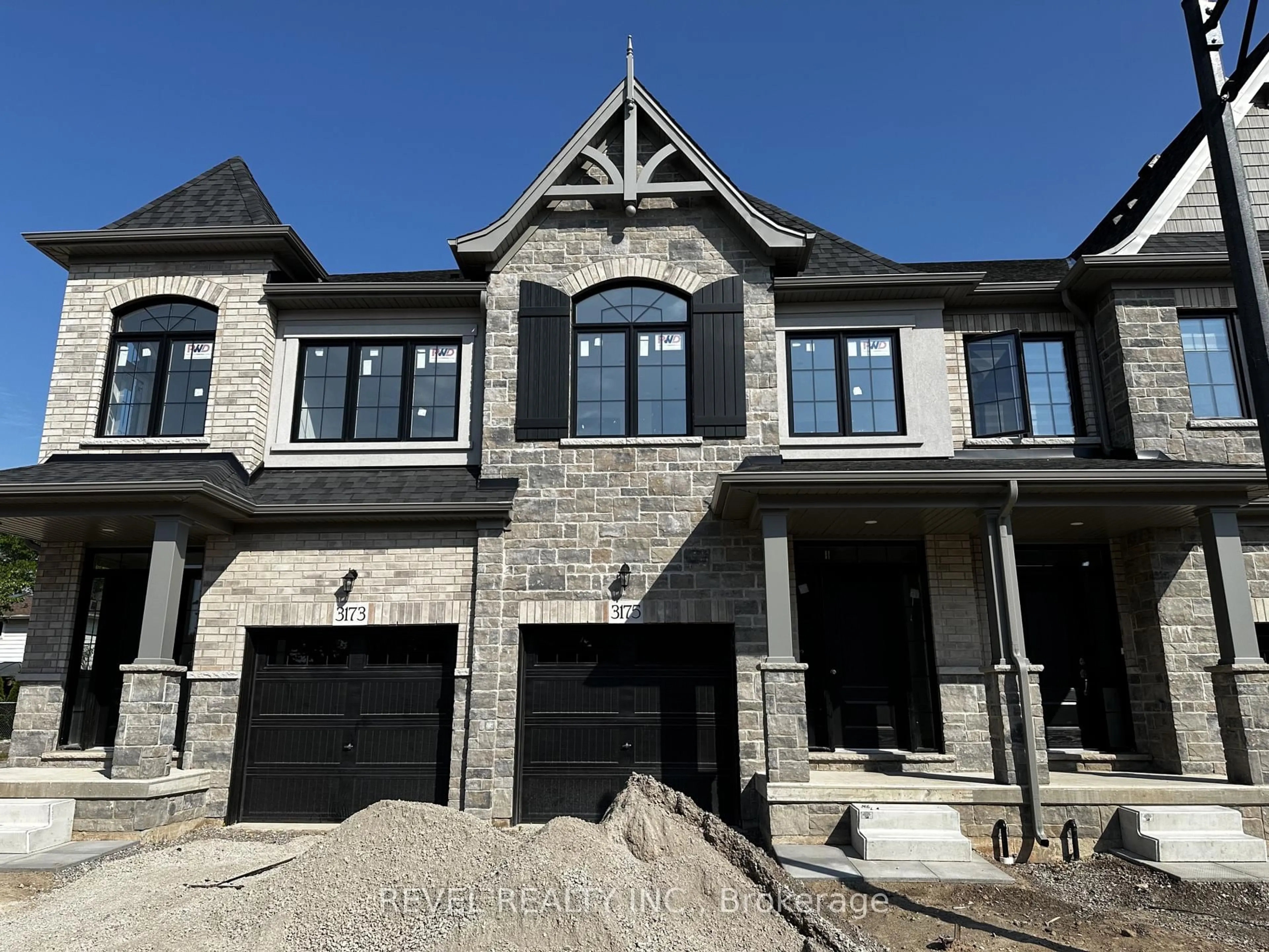 Home with brick exterior material, street for 3175 Maplehill Dr, Burlington Ontario L7N 2W3