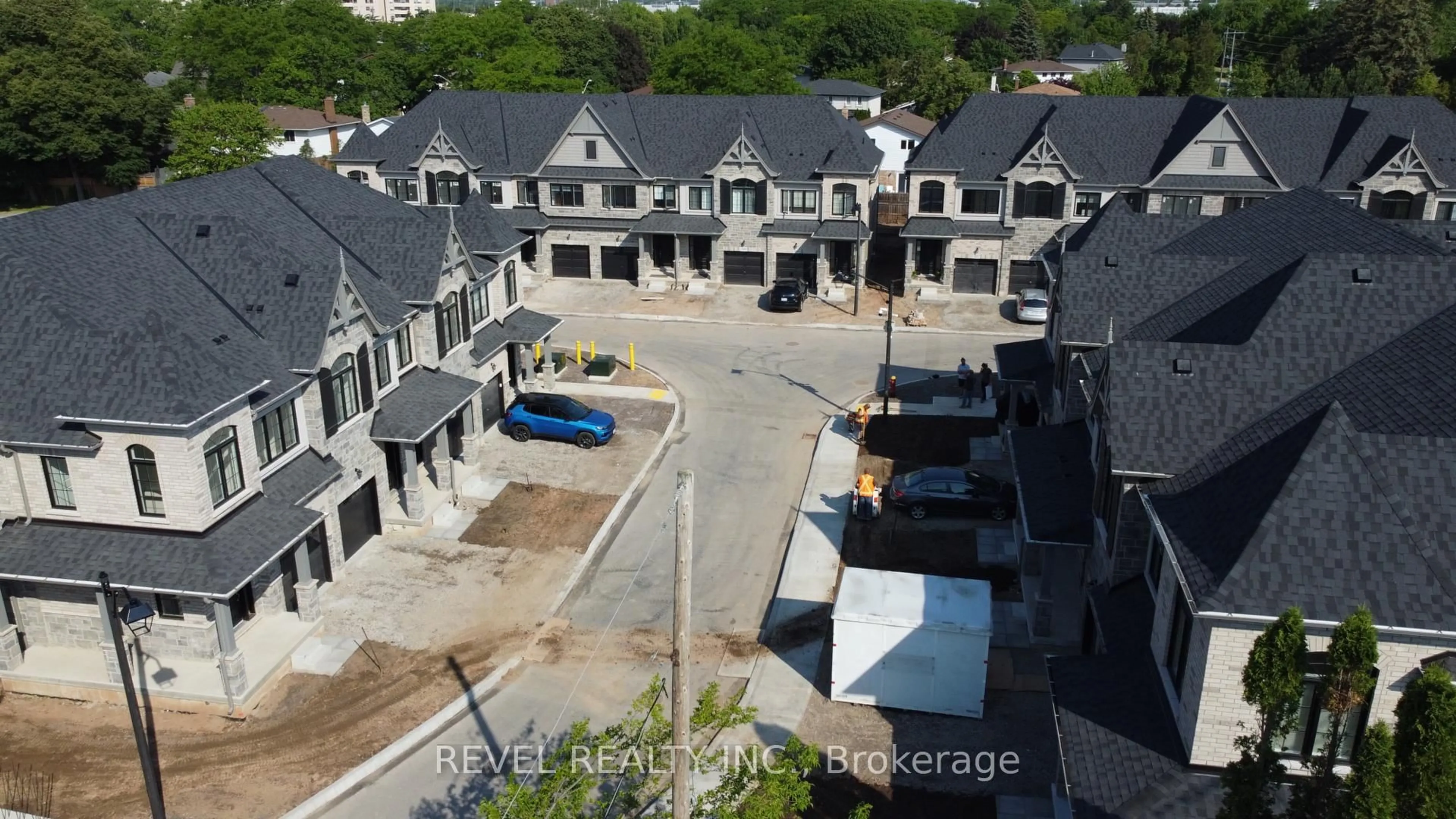 A pic from outside/outdoor area/front of a property/back of a property/a pic from drone, street for 3175 Maplehill Dr, Burlington Ontario L7N 2W3
