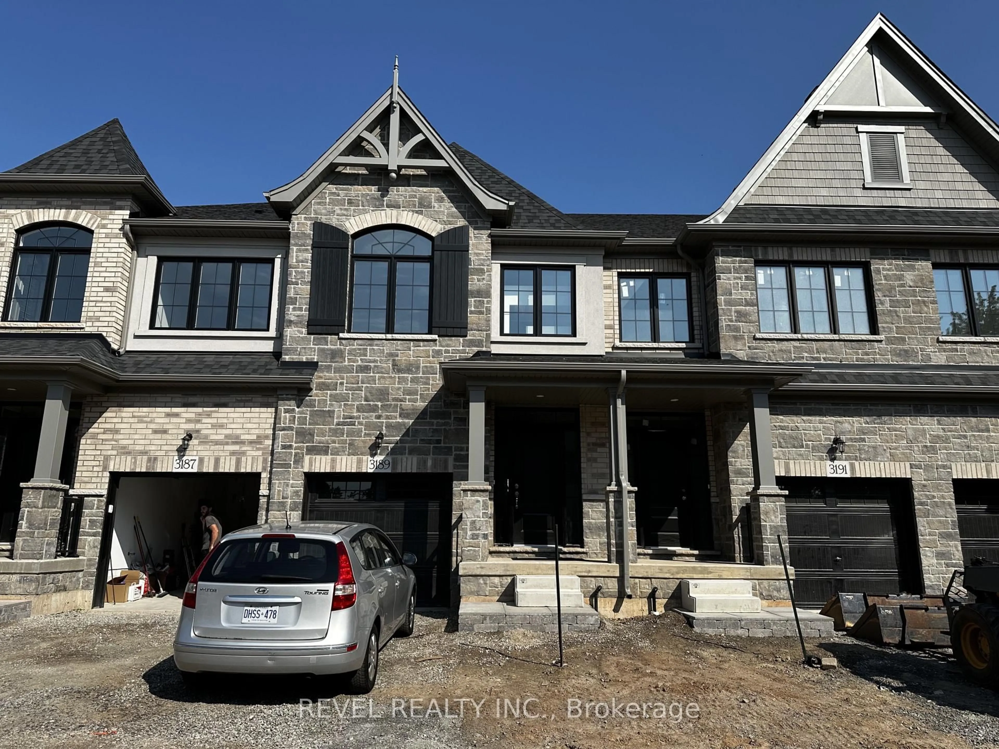 Home with brick exterior material, street for 3191 Maplehill Dr, Burlington Ontario L7N 2W3