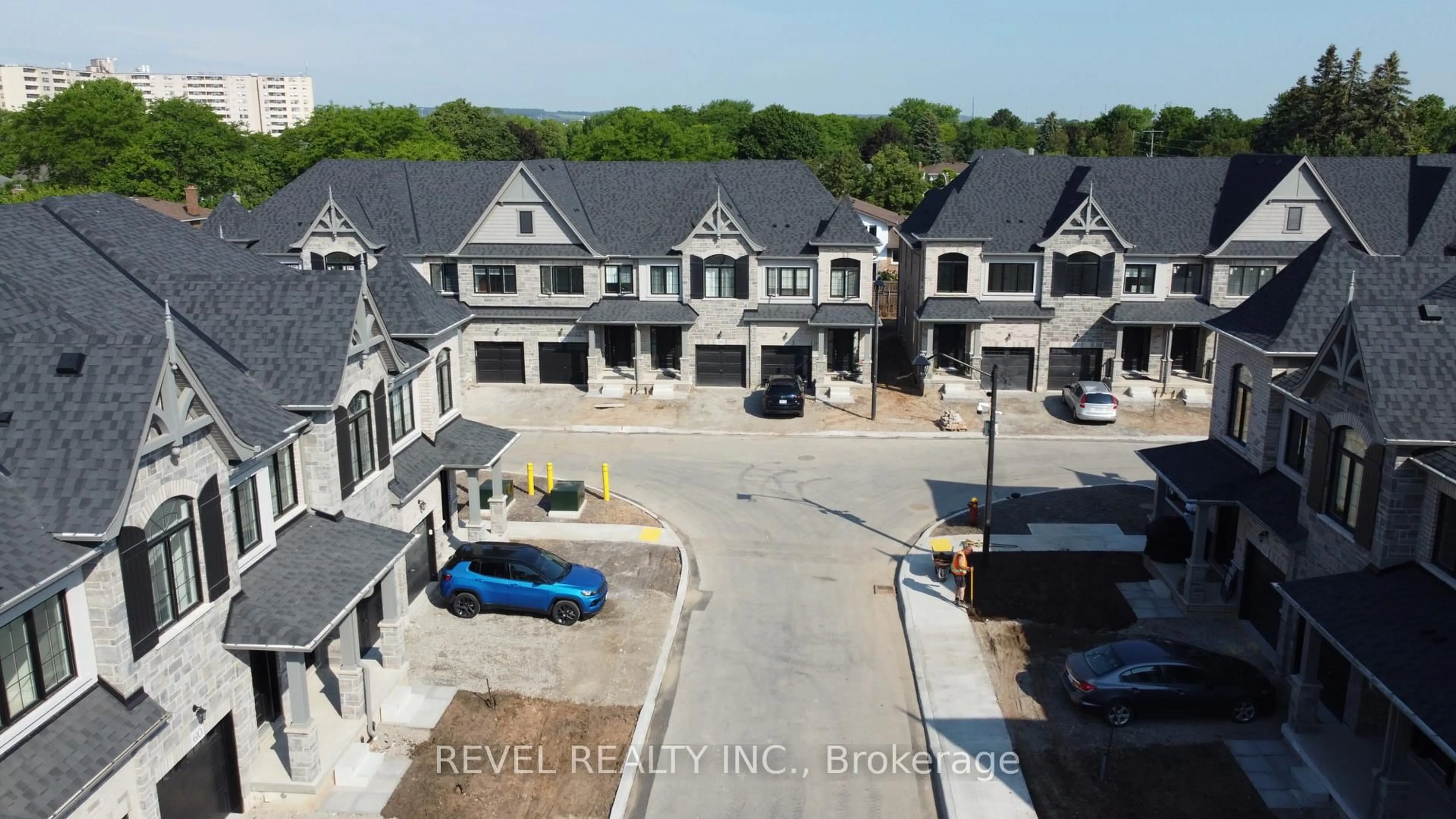 A pic from outside/outdoor area/front of a property/back of a property/a pic from drone, building for 3191 Maplehill Dr, Burlington Ontario L7N 2W3