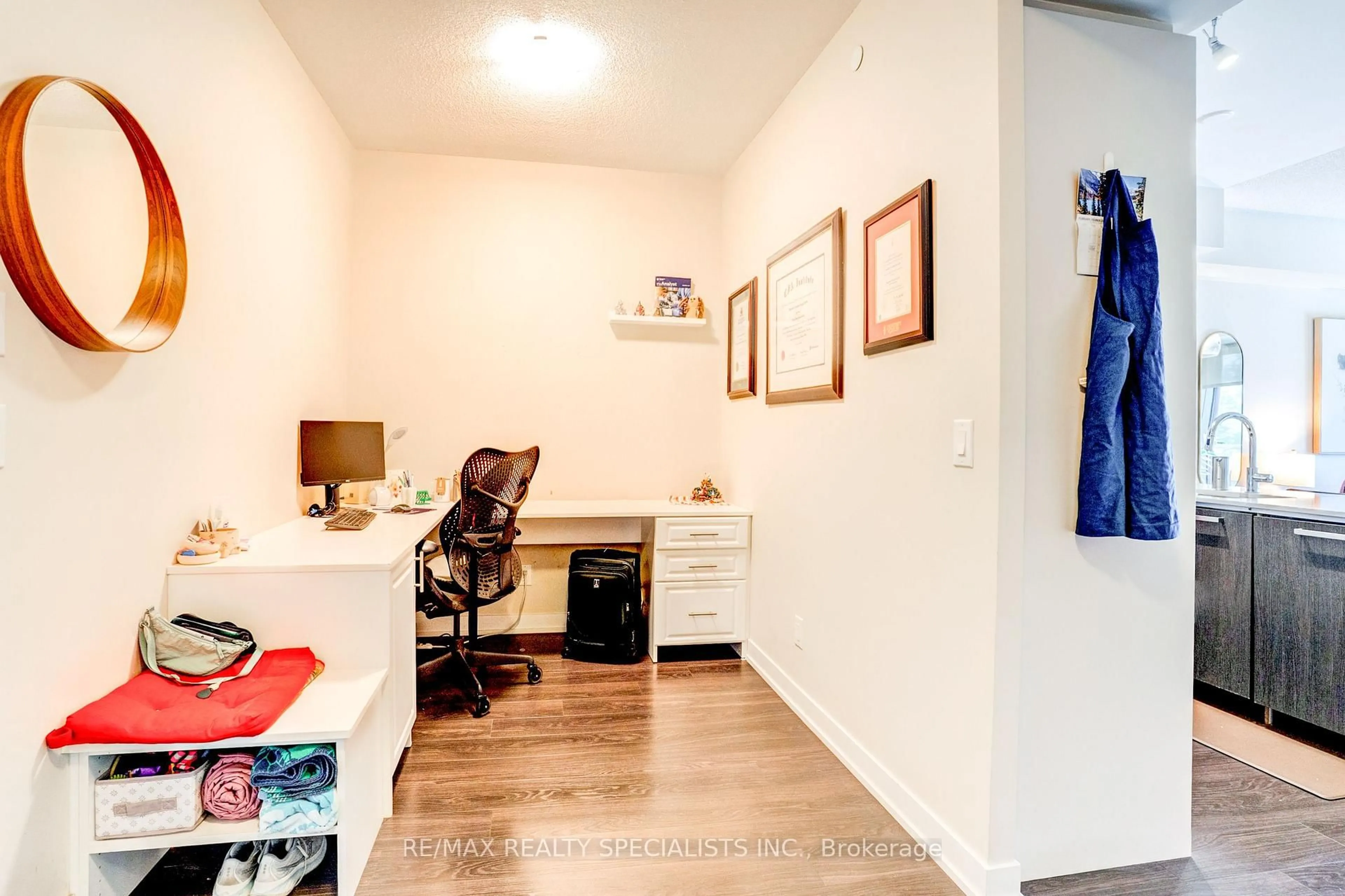 A pic of a room for 1830 Bloor St #518, Toronto Ontario M6P 3K6