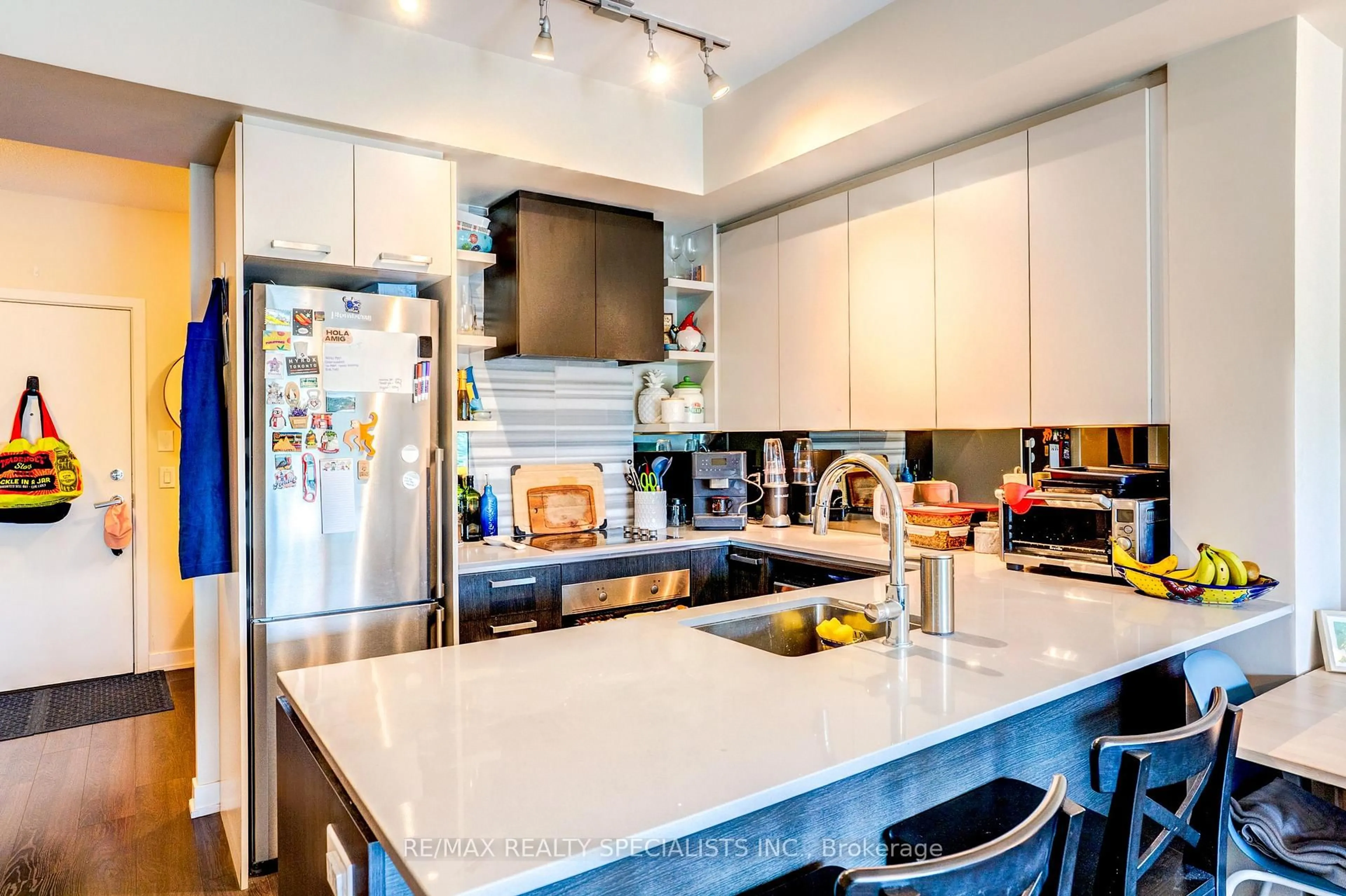 Open concept kitchen, ceramic/tile floor for 1830 Bloor St #518, Toronto Ontario M6P 3K6
