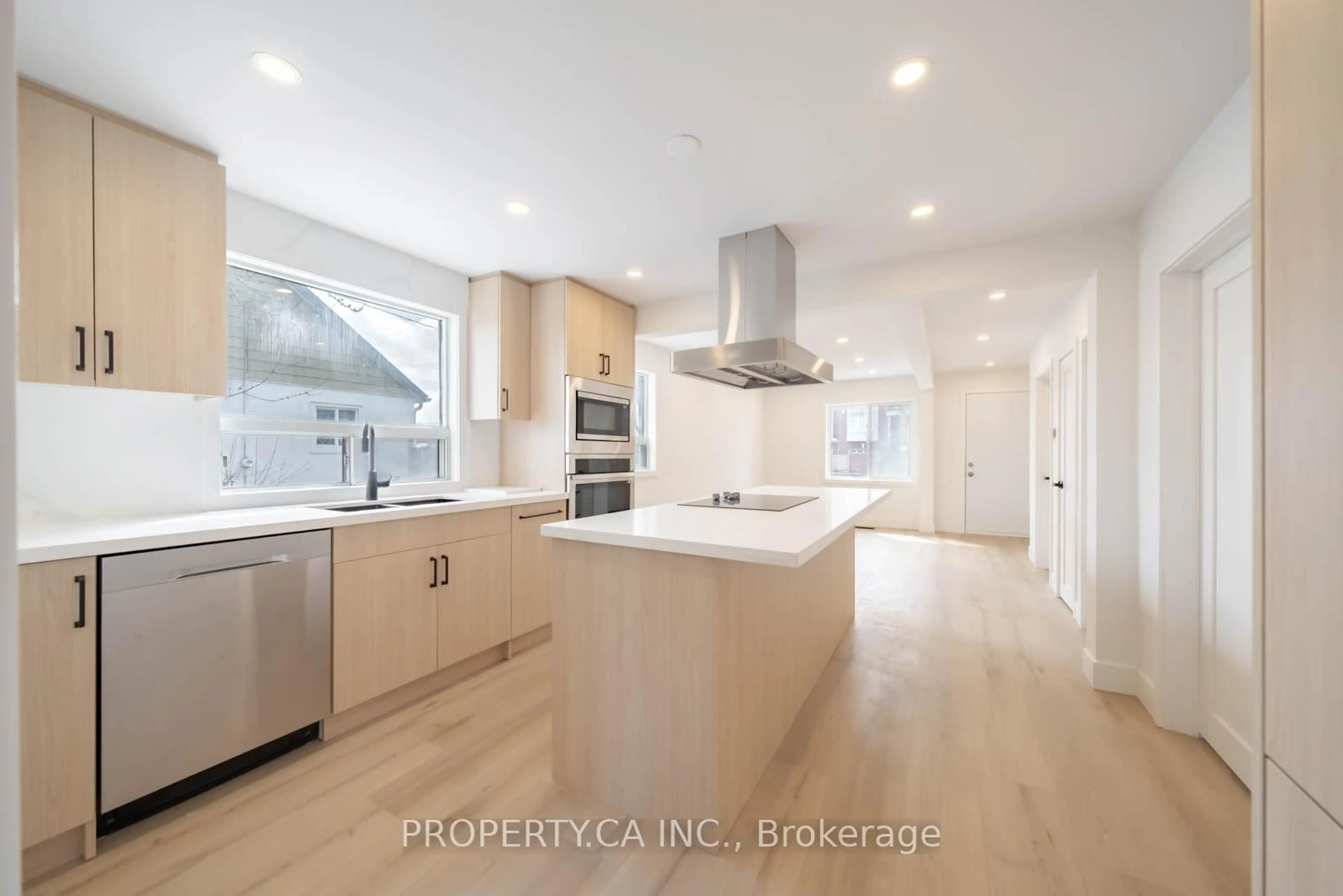 Open concept kitchen, ceramic/tile floor for 46 McMurchy Ave, Brampton Ontario L6X 1Y1