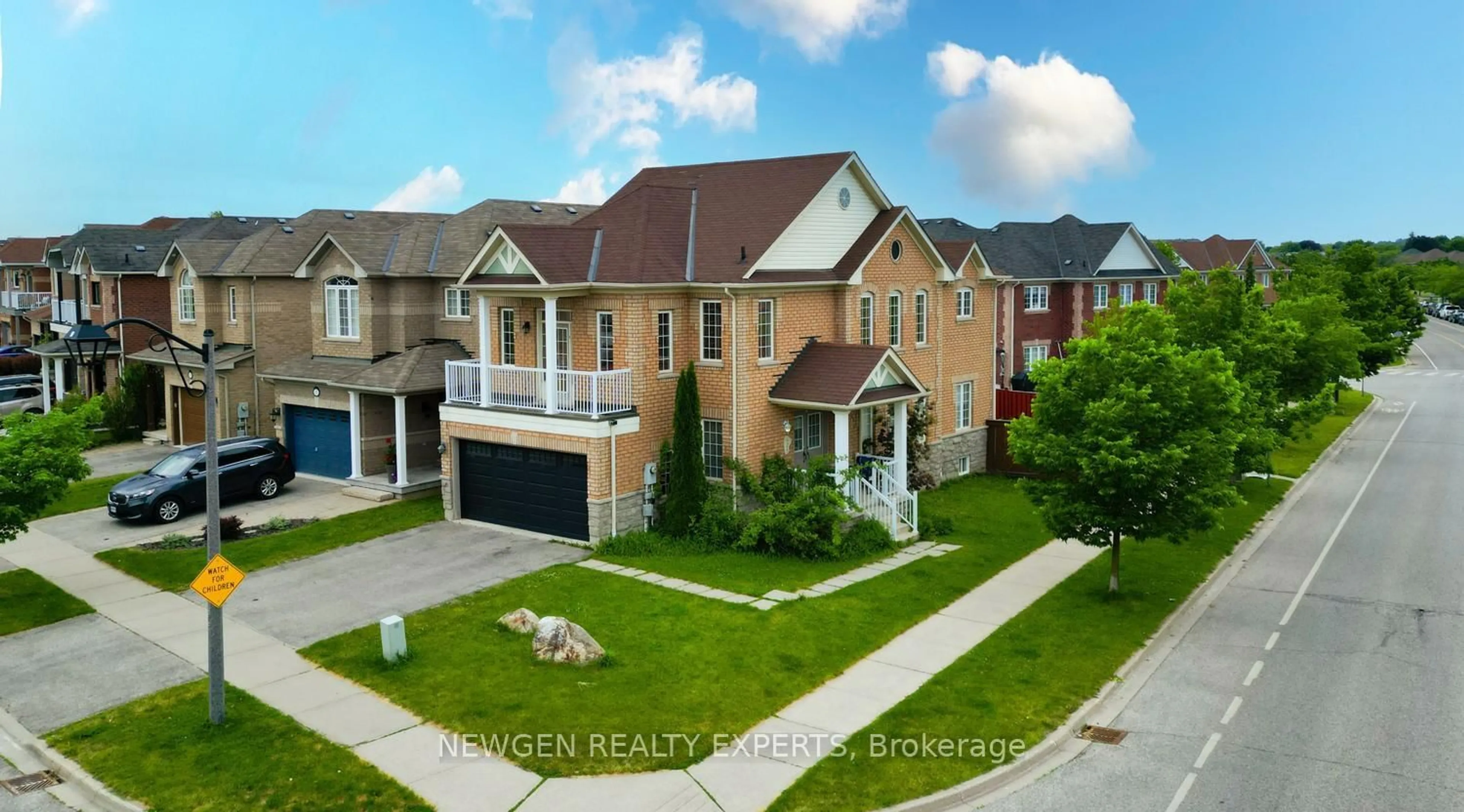 A pic from outside/outdoor area/front of a property/back of a property/a pic from drone, street for 424 Barber Dr, Halton Hills Ontario L7G 0A5