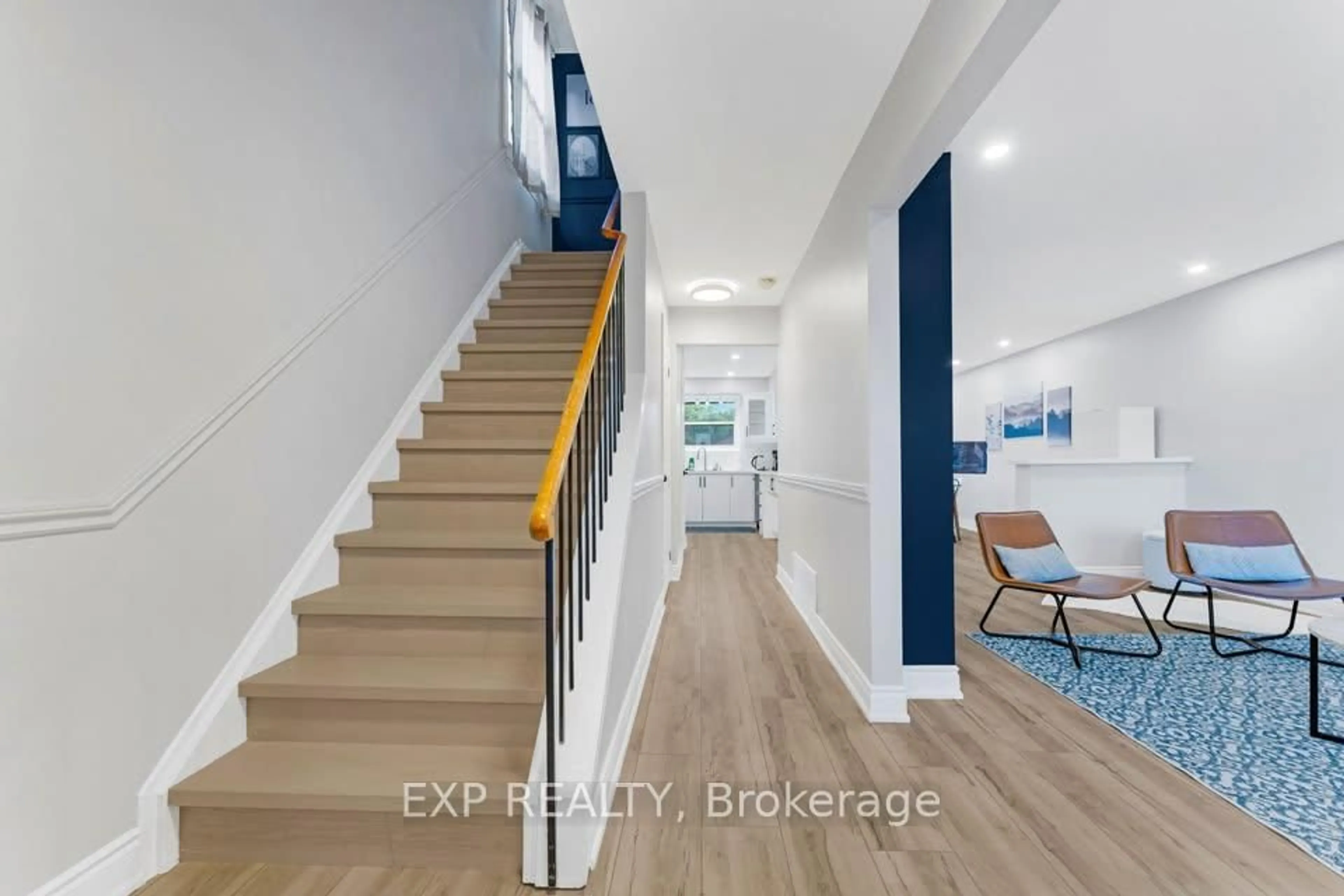 Indoor entryway for 2258 Manchester Dr, Burlington Ontario L7P 3W2