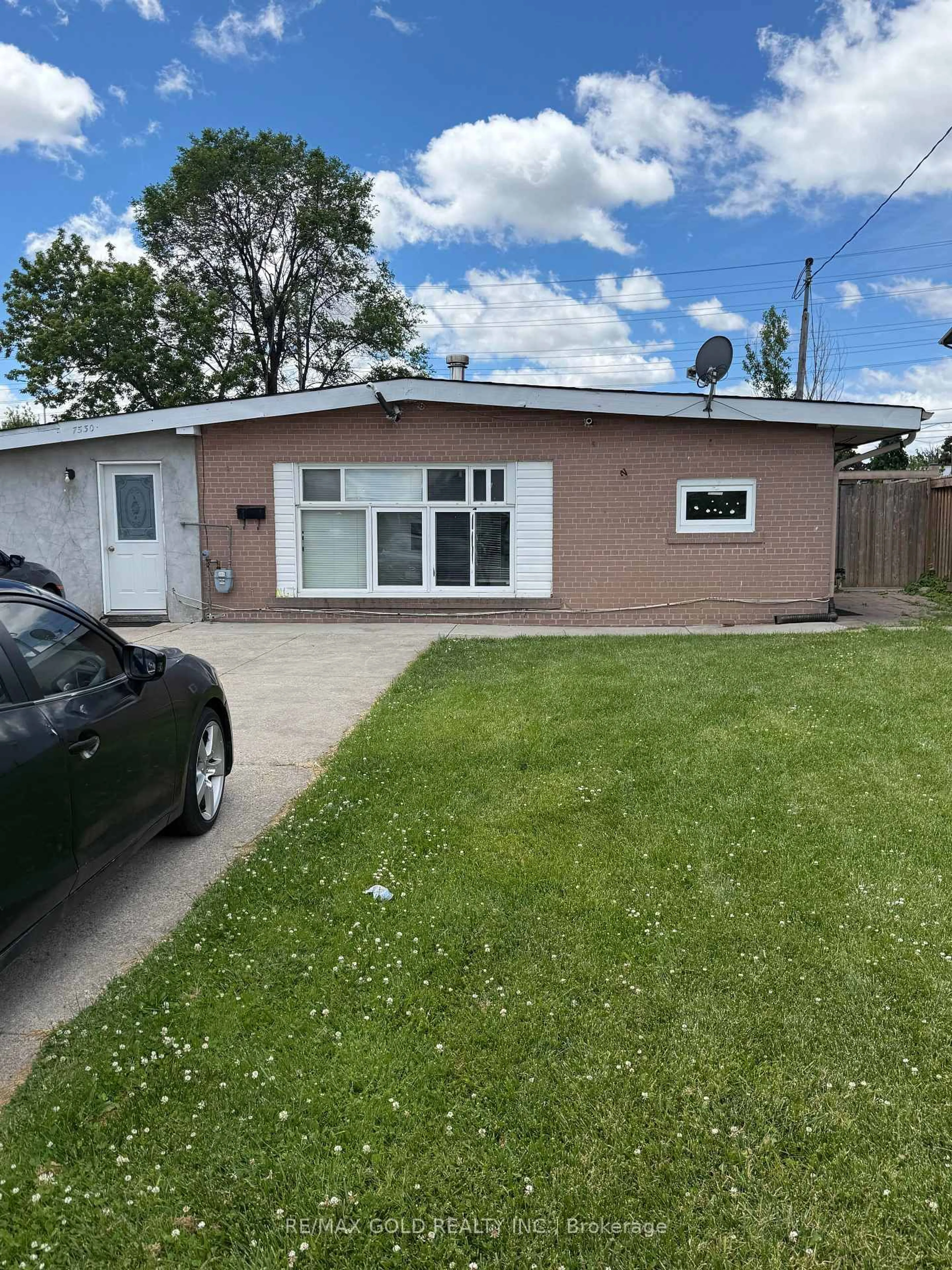 Home with vinyl exterior material, street for 7530 Redstone Rd, Mississauga Ontario L4T 2B8