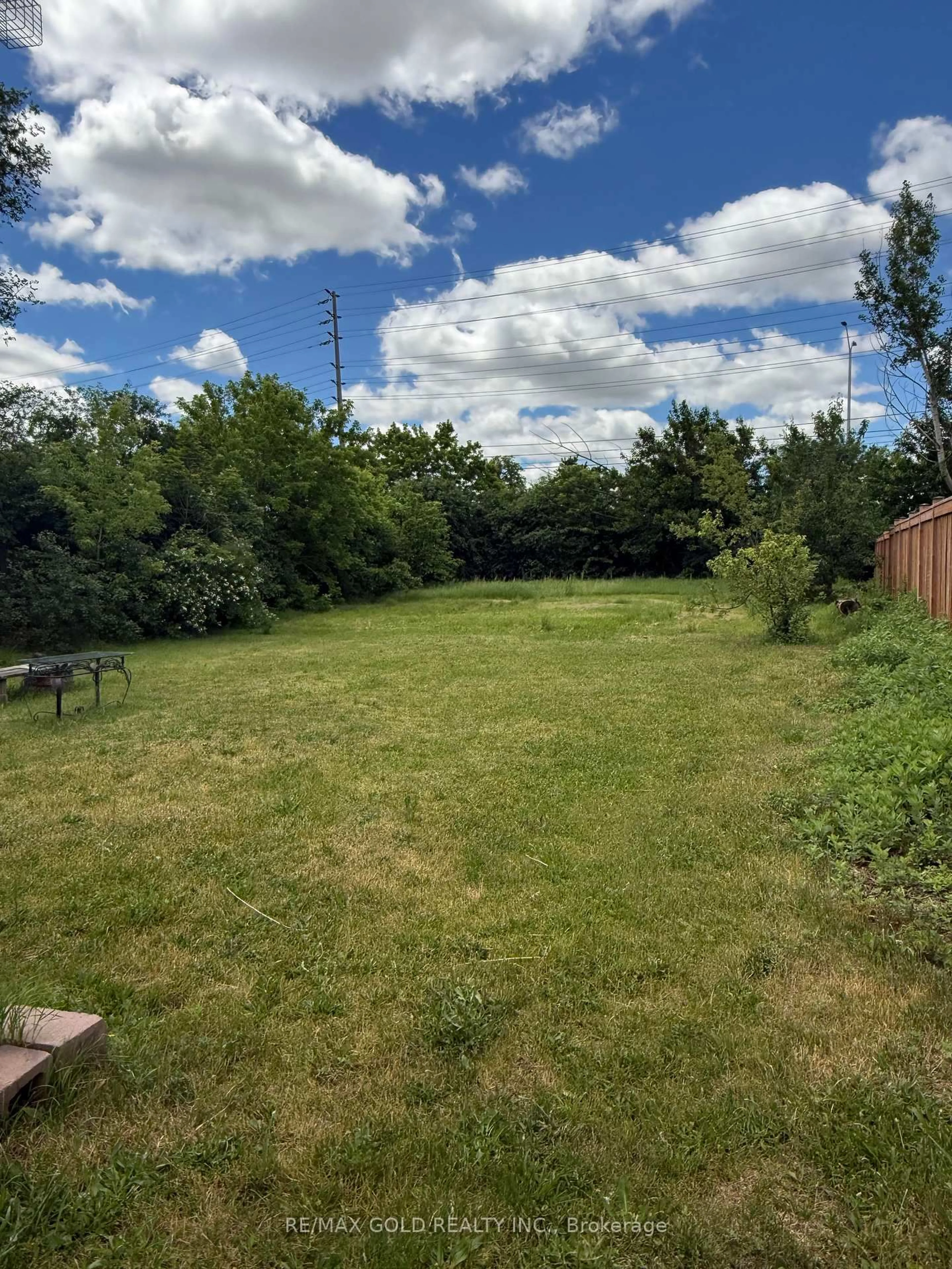 A pic from outside/outdoor area/front of a property/back of a property/a pic from drone, forest/trees view for 7530 Redstone Rd, Mississauga Ontario L4T 2B8
