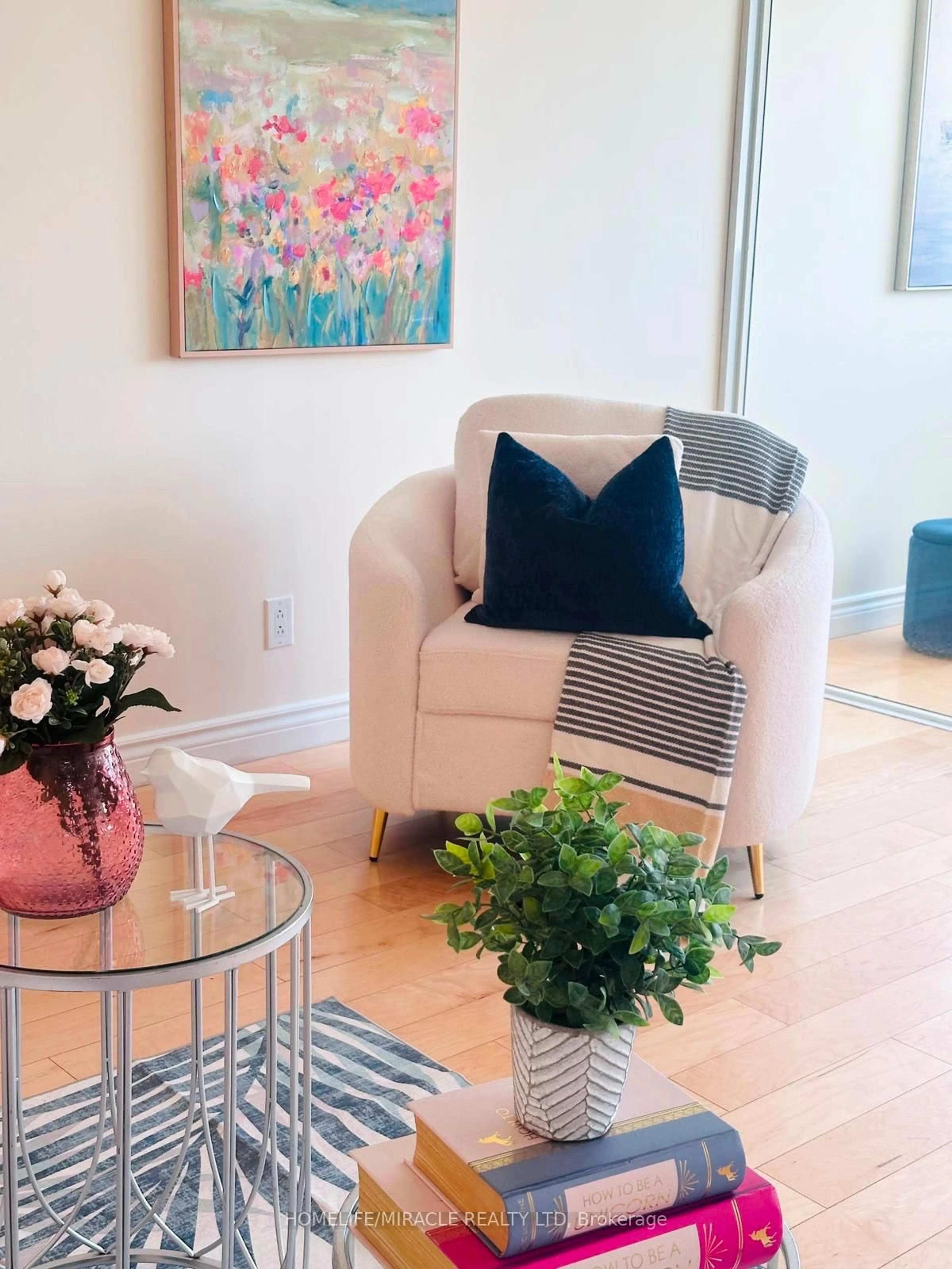 Living room with furniture, unknown for 3700 Kaneff Cres #202, Mississauga Ontario L5A 4B8