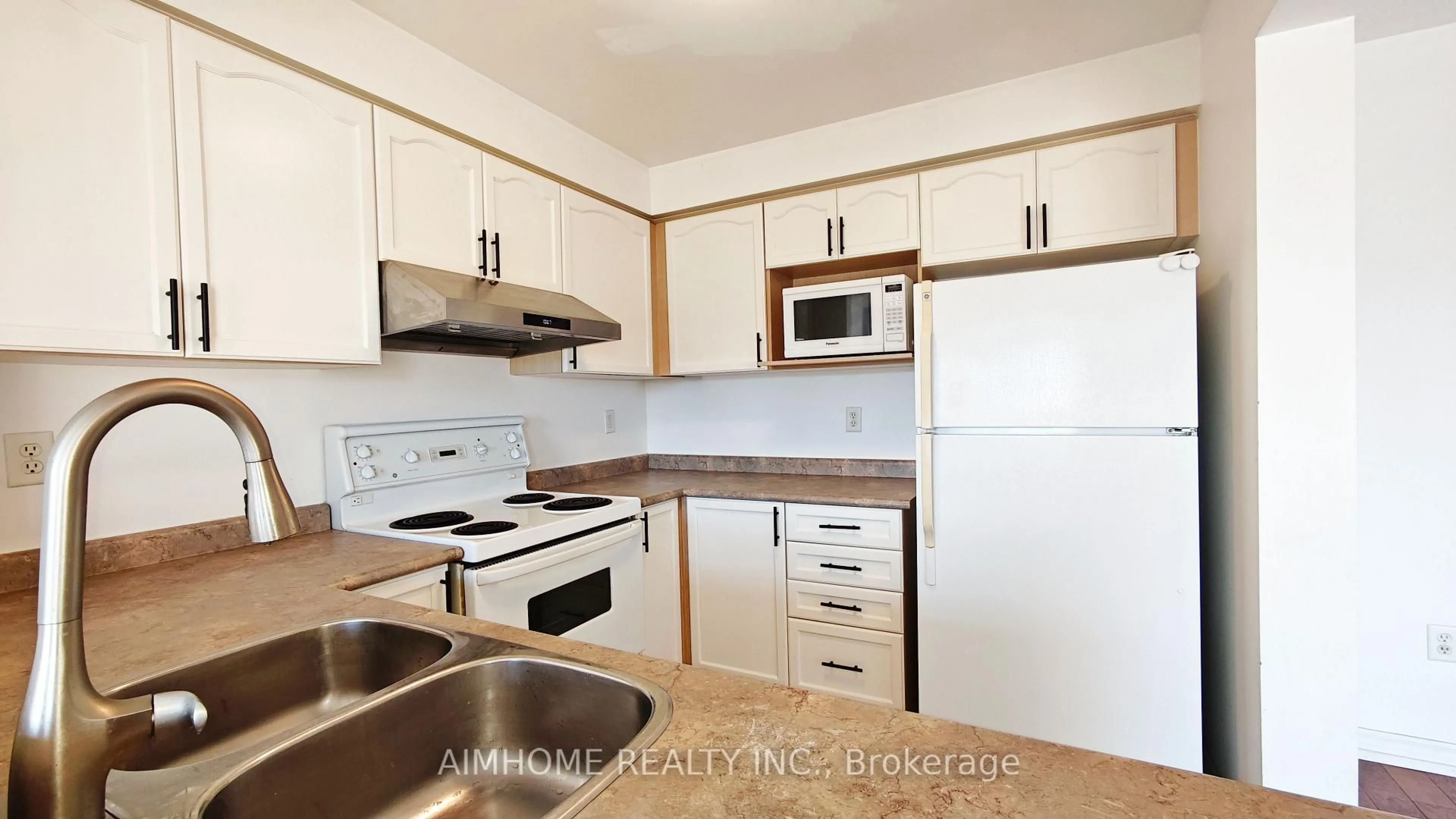 Standard kitchen, unknown for 340 KITTRIDGE Rd, Oakville Ontario L6H 7K6