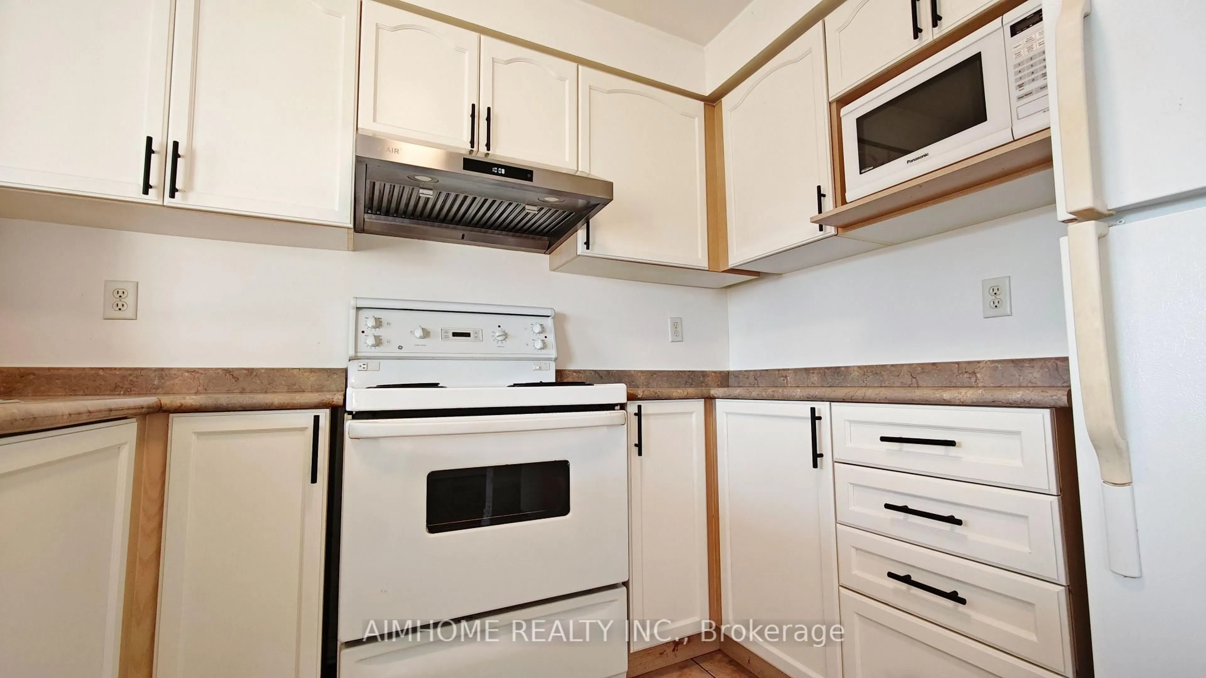 Standard kitchen, unknown for 340 KITTRIDGE Rd, Oakville Ontario L6H 7K6