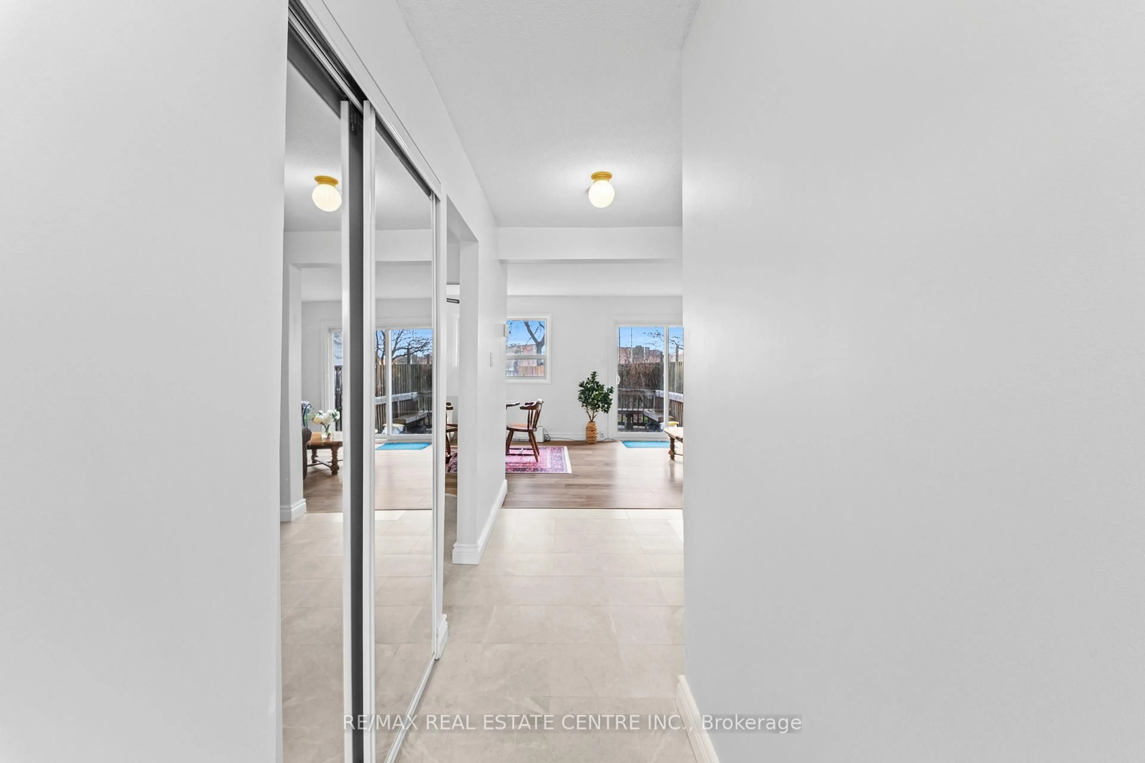 Indoor foyer for 13 Gold Pine Crt, Brampton Ontario L6S 2K6