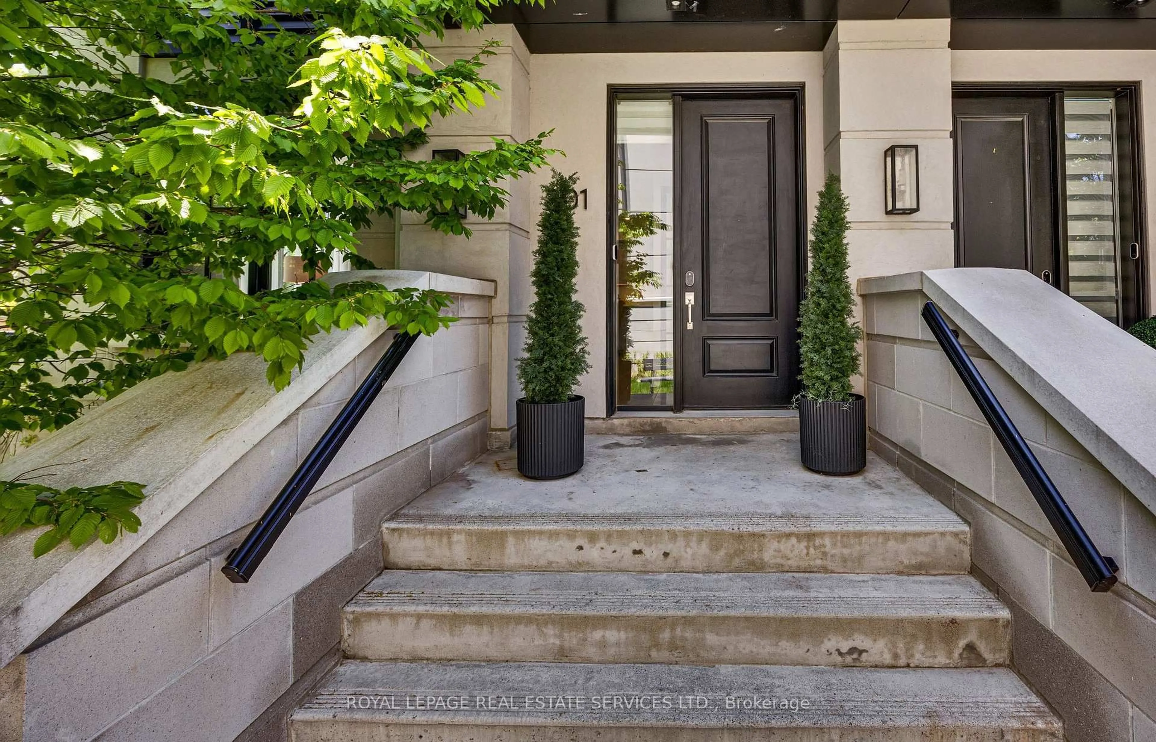 Indoor entryway for 1195 Gooseberry Lane #301, Mississauga Ontario L5G 0B7