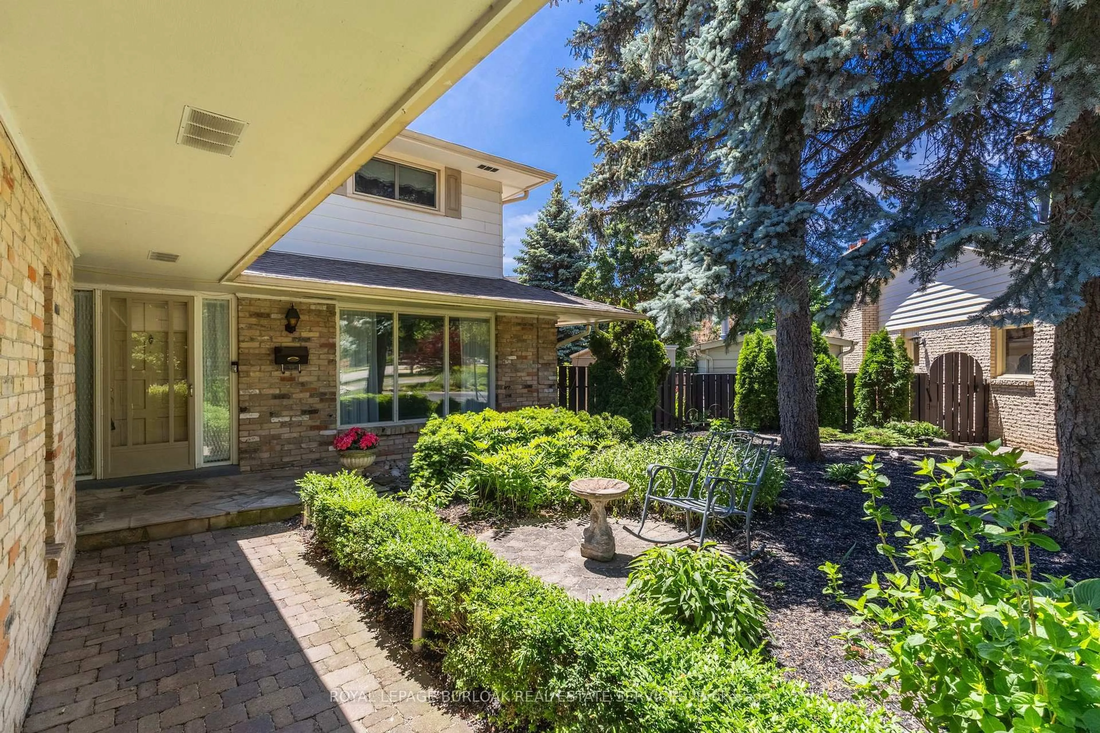Unknown for 304 Oakwood Crt, Burlington Ontario L7N 1W9