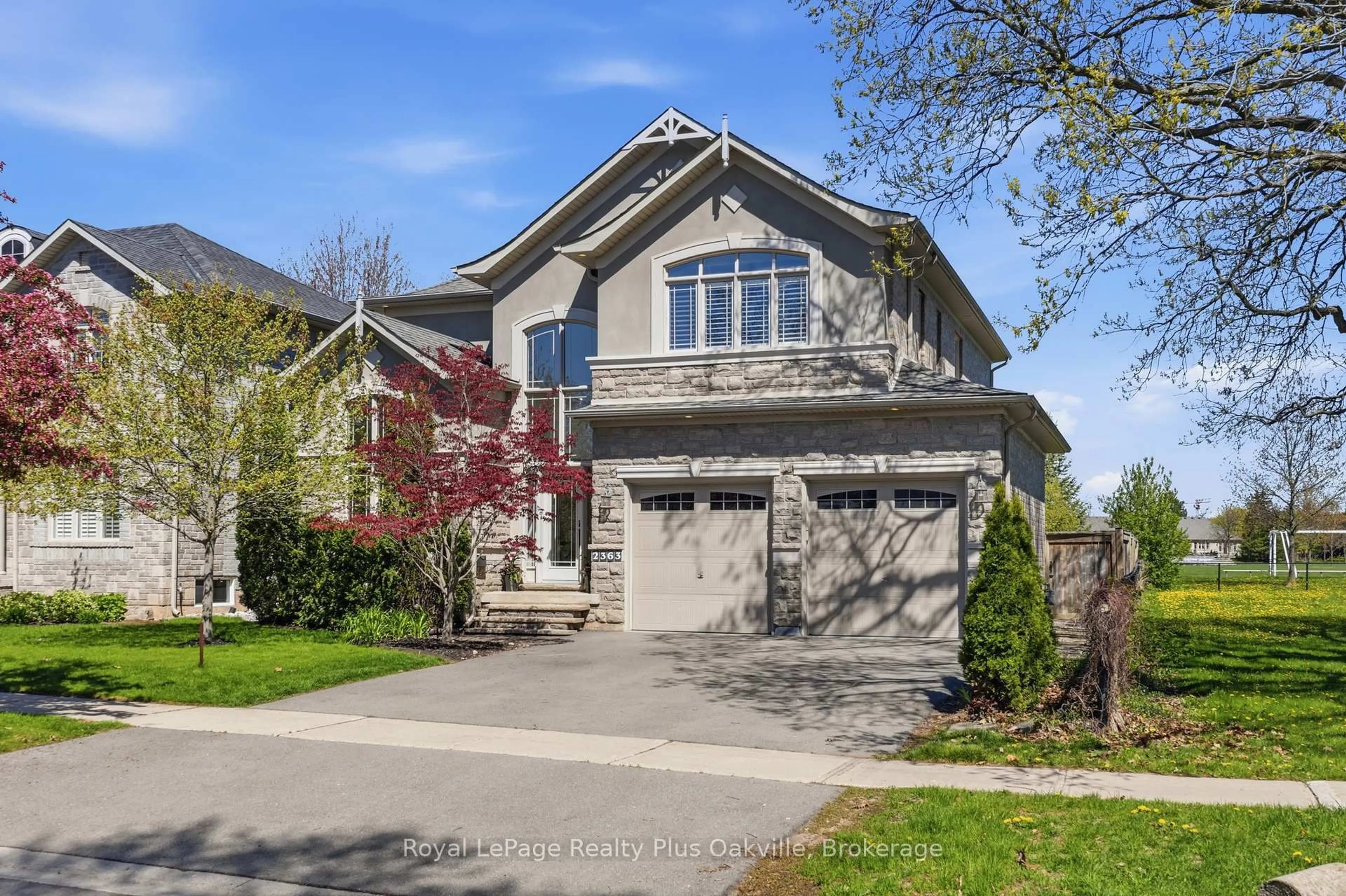 Home with brick exterior material, street for 2363 Yolanda Dr, Oakville Ontario L6L 2H9