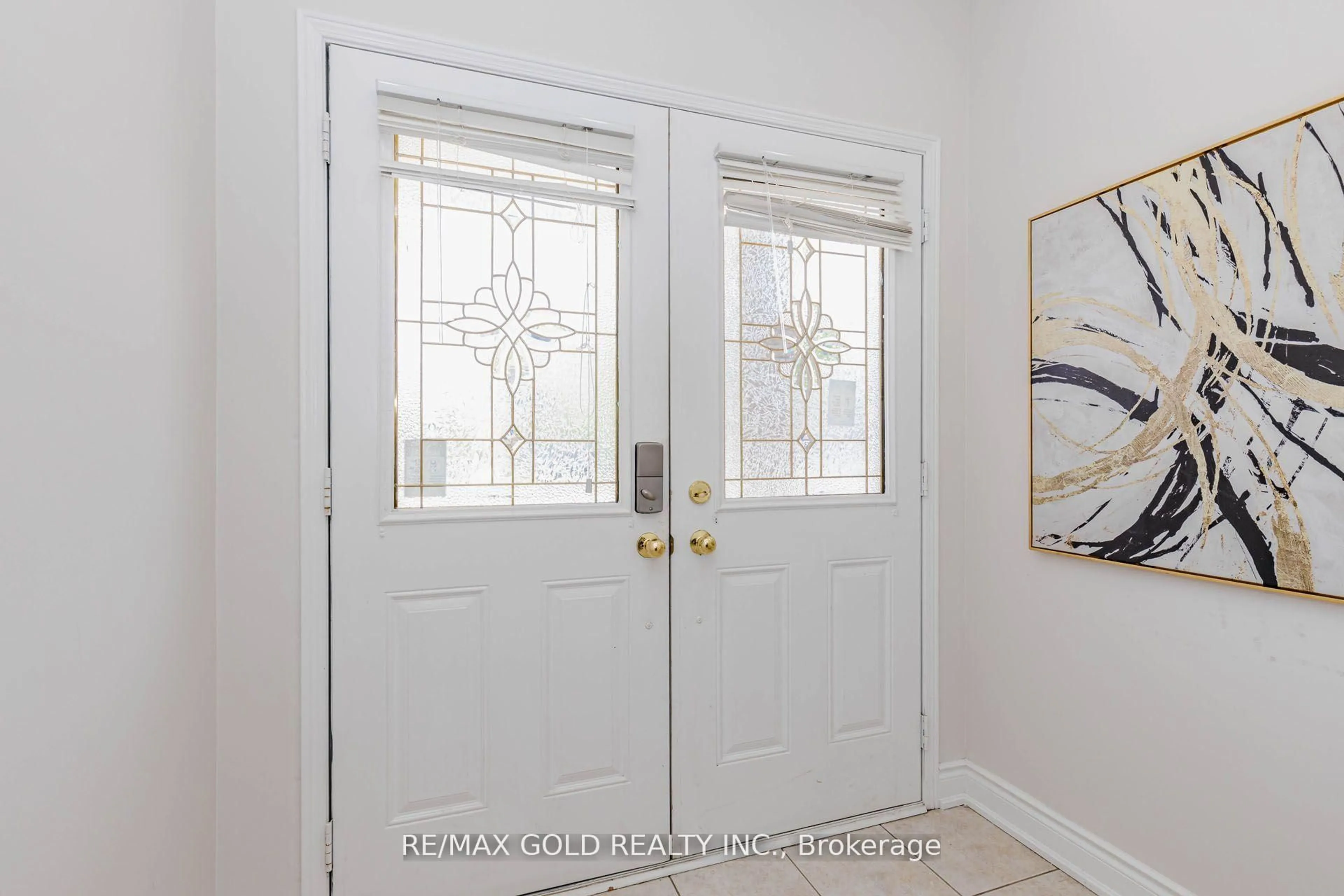 Indoor entryway for 48 Sugarberry Dr, Brampton Ontario L6X 0K2