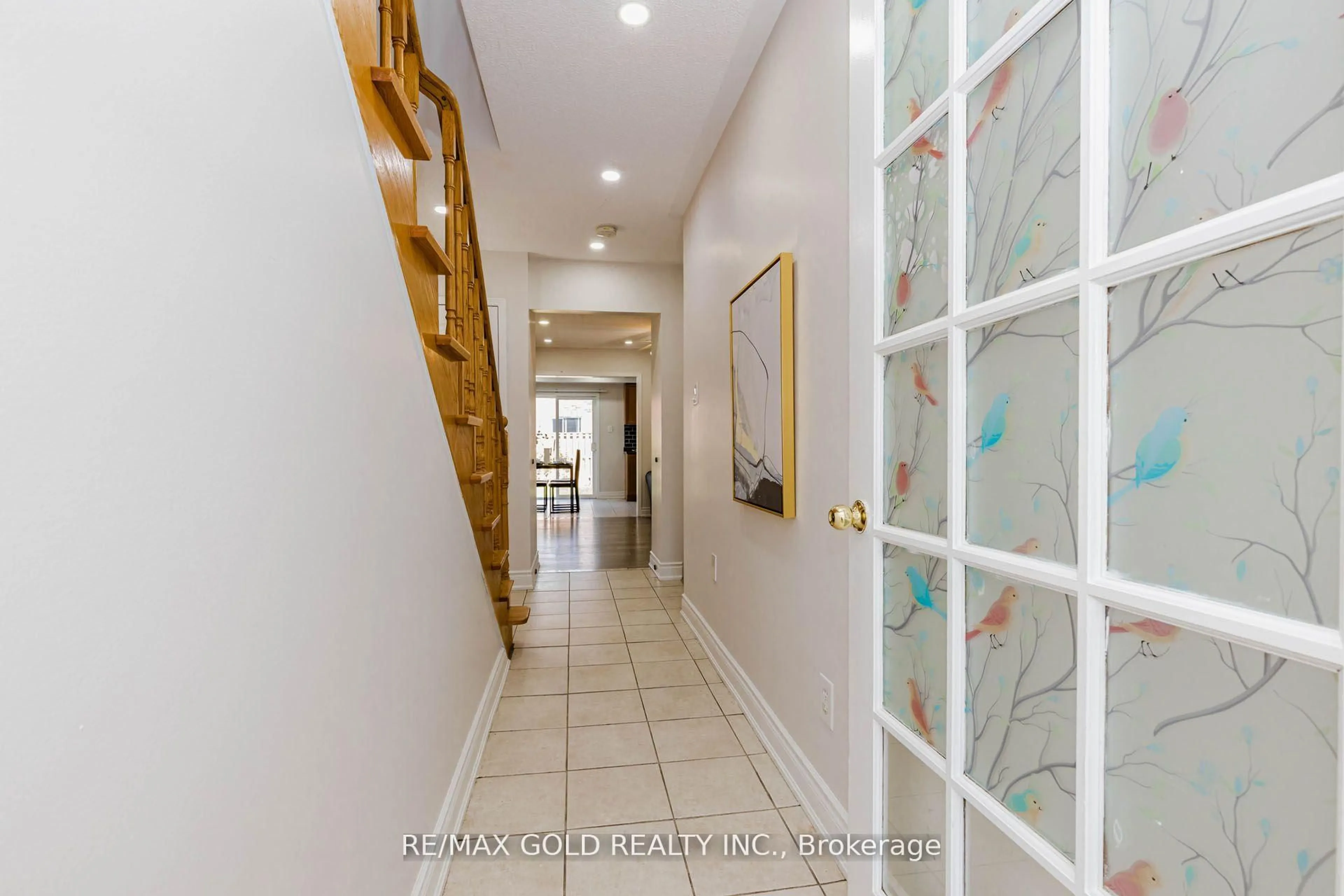 Indoor foyer for 48 Sugarberry Dr, Brampton Ontario L6X 0K2