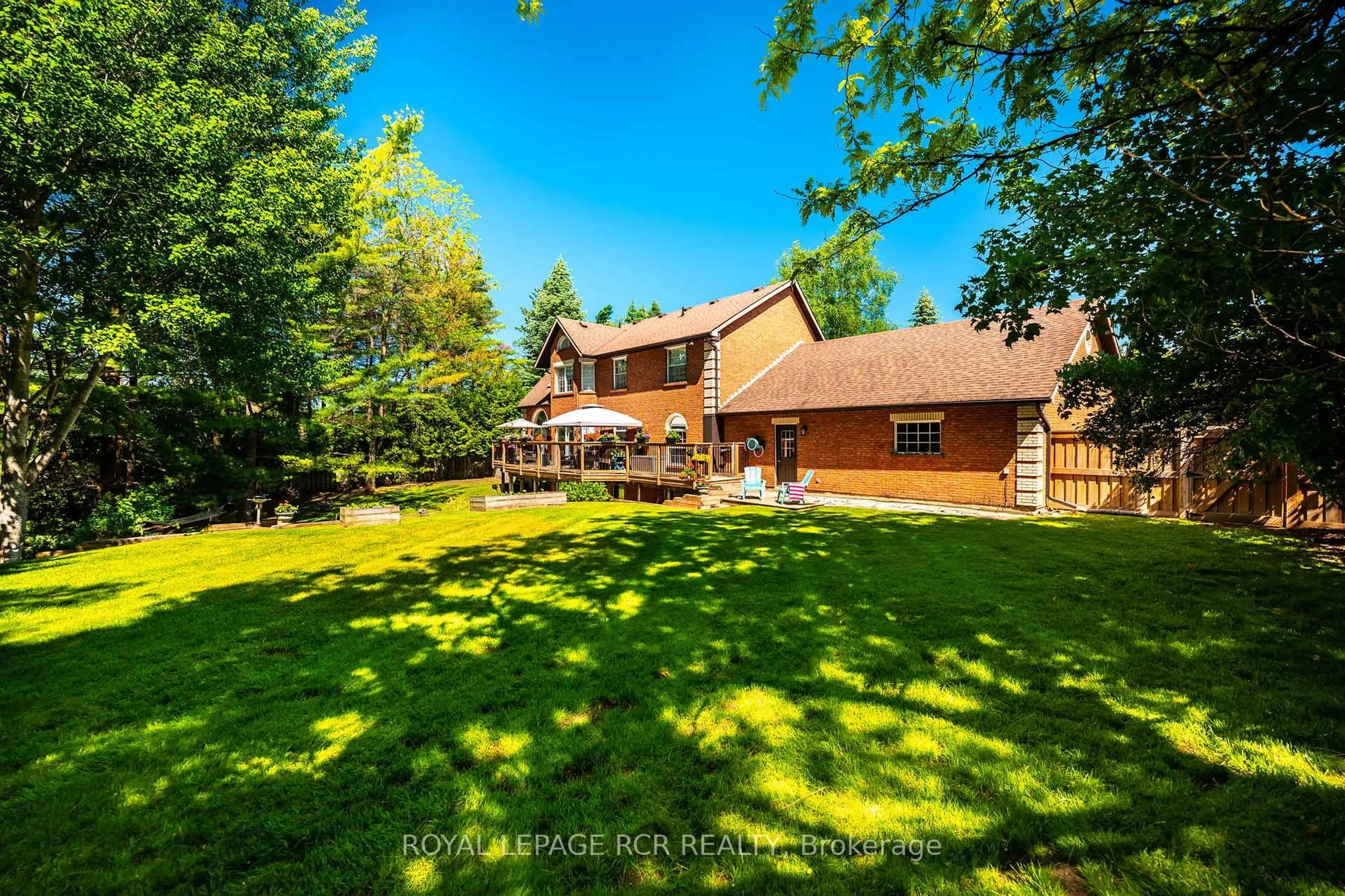 A pic from outside/outdoor area/front of a property/back of a property/a pic from drone, unknown for 3 Carroll Crt, Caledon Ontario L7E 0E1