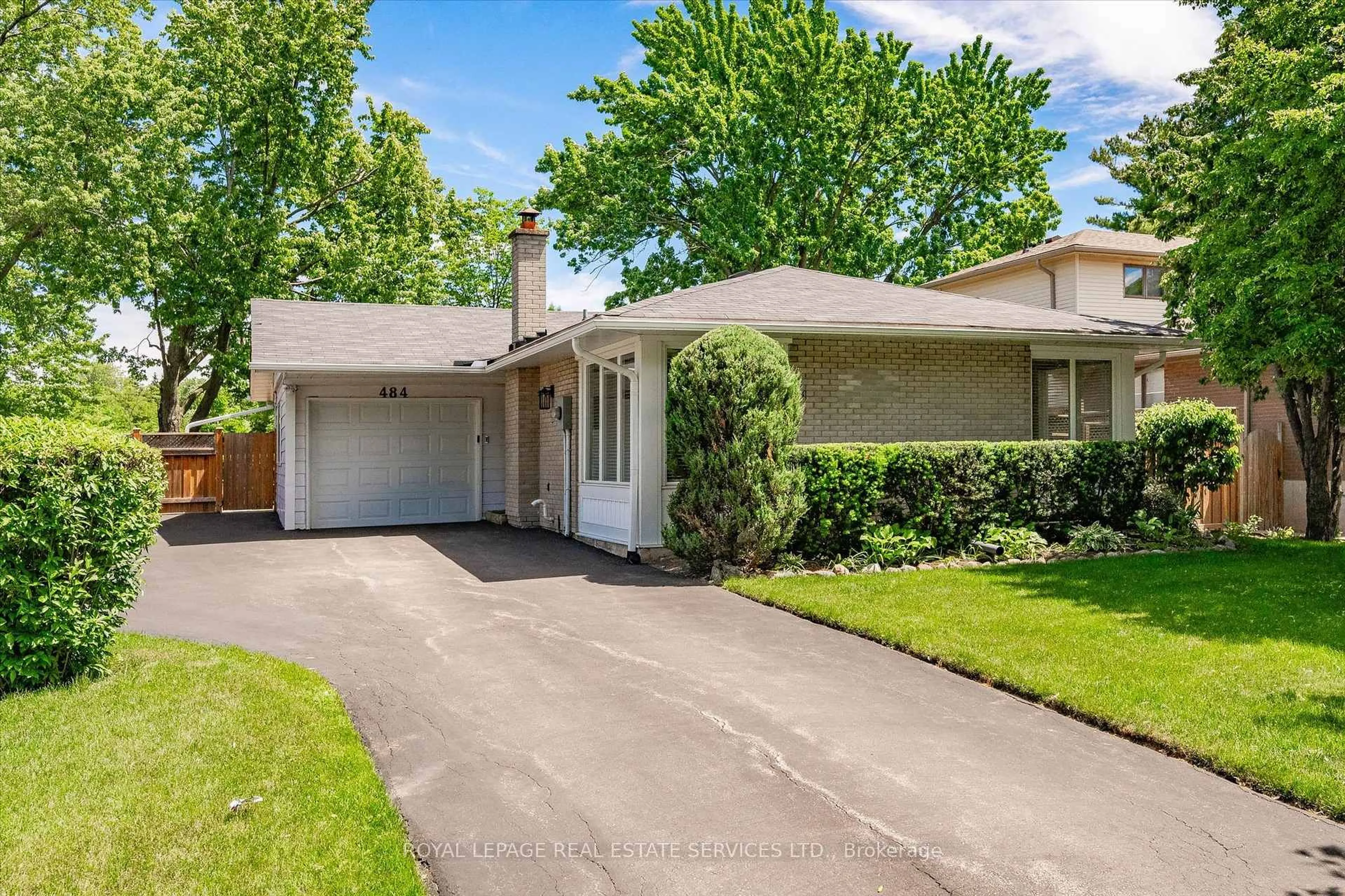 Home with vinyl exterior material, street for 484 Grand Blvd, Oakville Ontario L6H 1P3