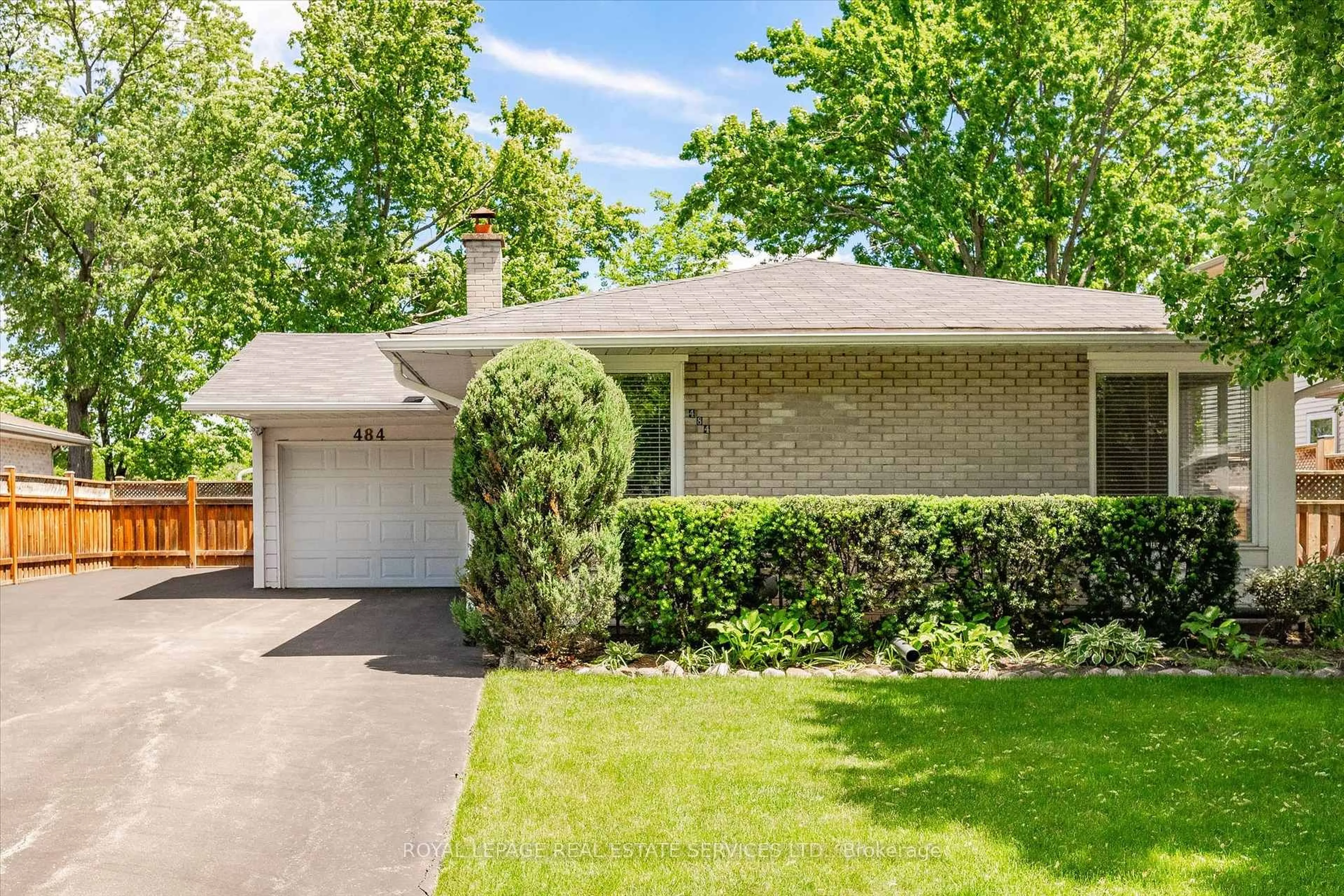 Home with vinyl exterior material, street for 484 Grand Blvd, Oakville Ontario L6H 1P3