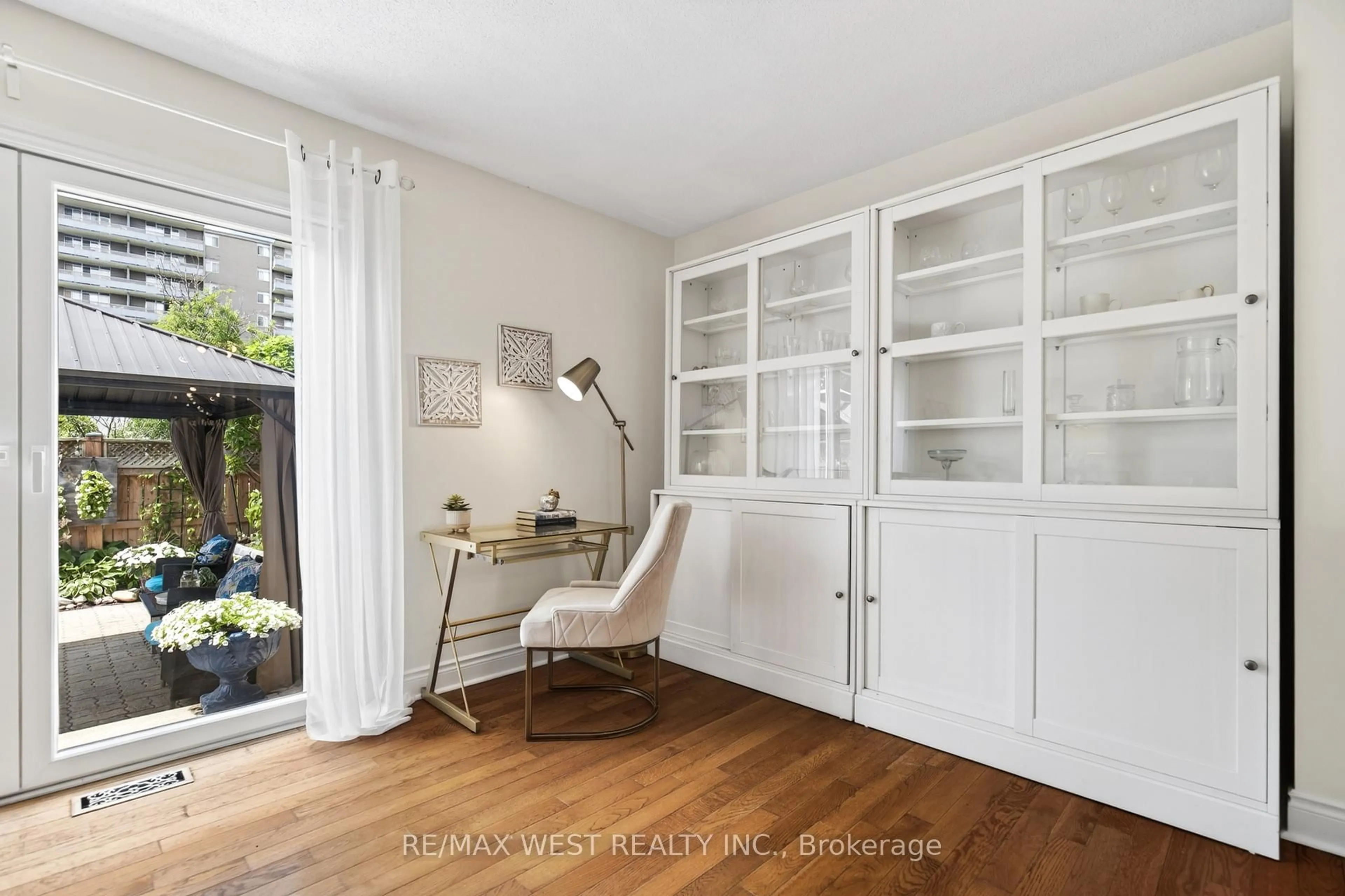 A pic of a room for 823 Hyde Rd, Burlington Ontario L7S 1S6