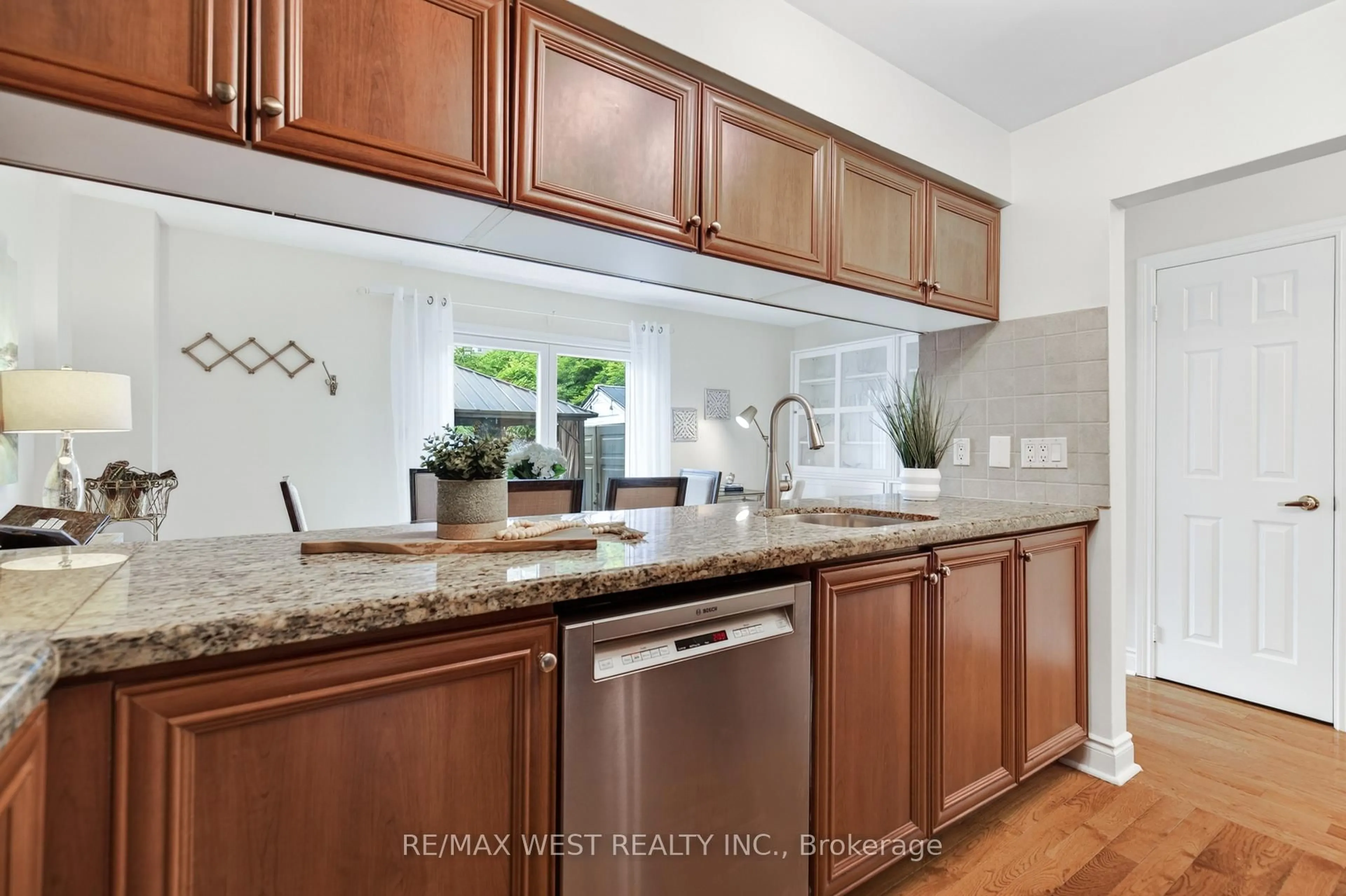 Open concept kitchen, ceramic/tile floor for 823 Hyde Rd, Burlington Ontario L7S 1S6