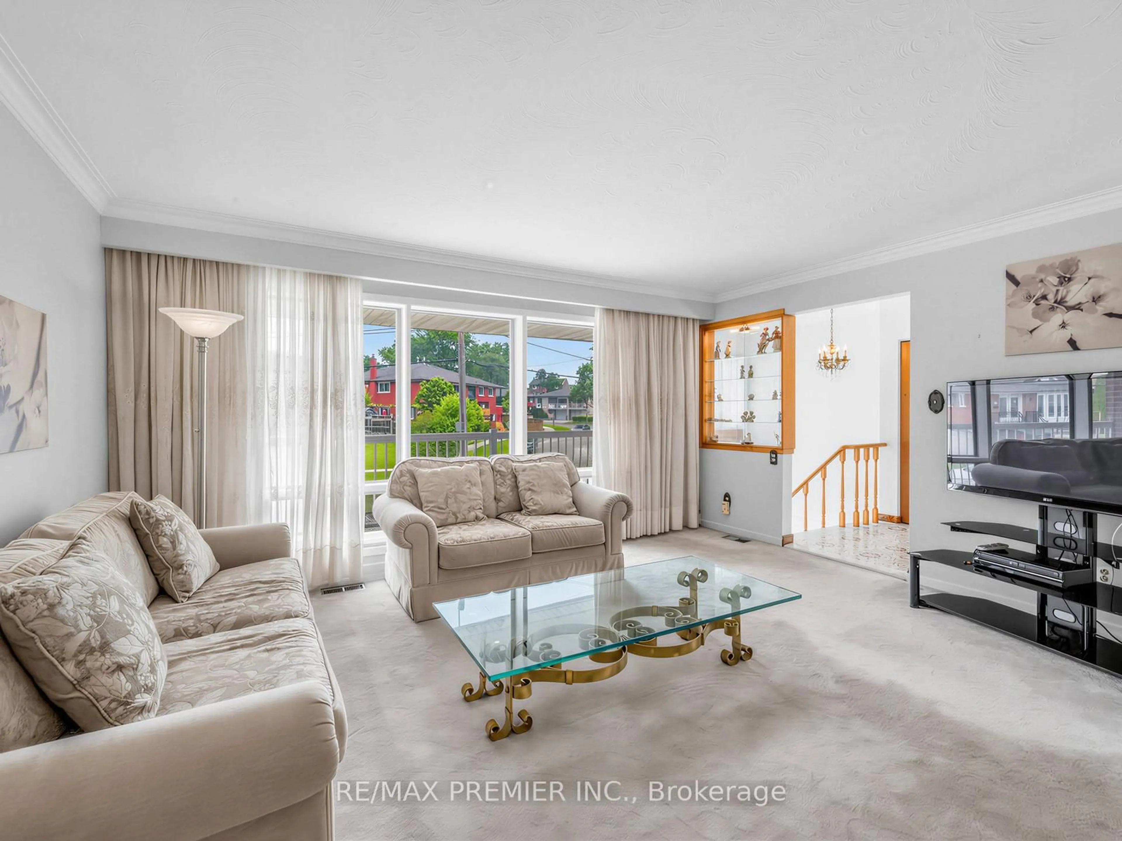 Living room with furniture, unknown for 12 Goldcrest Blvd, Toronto Ontario M6L 2X5