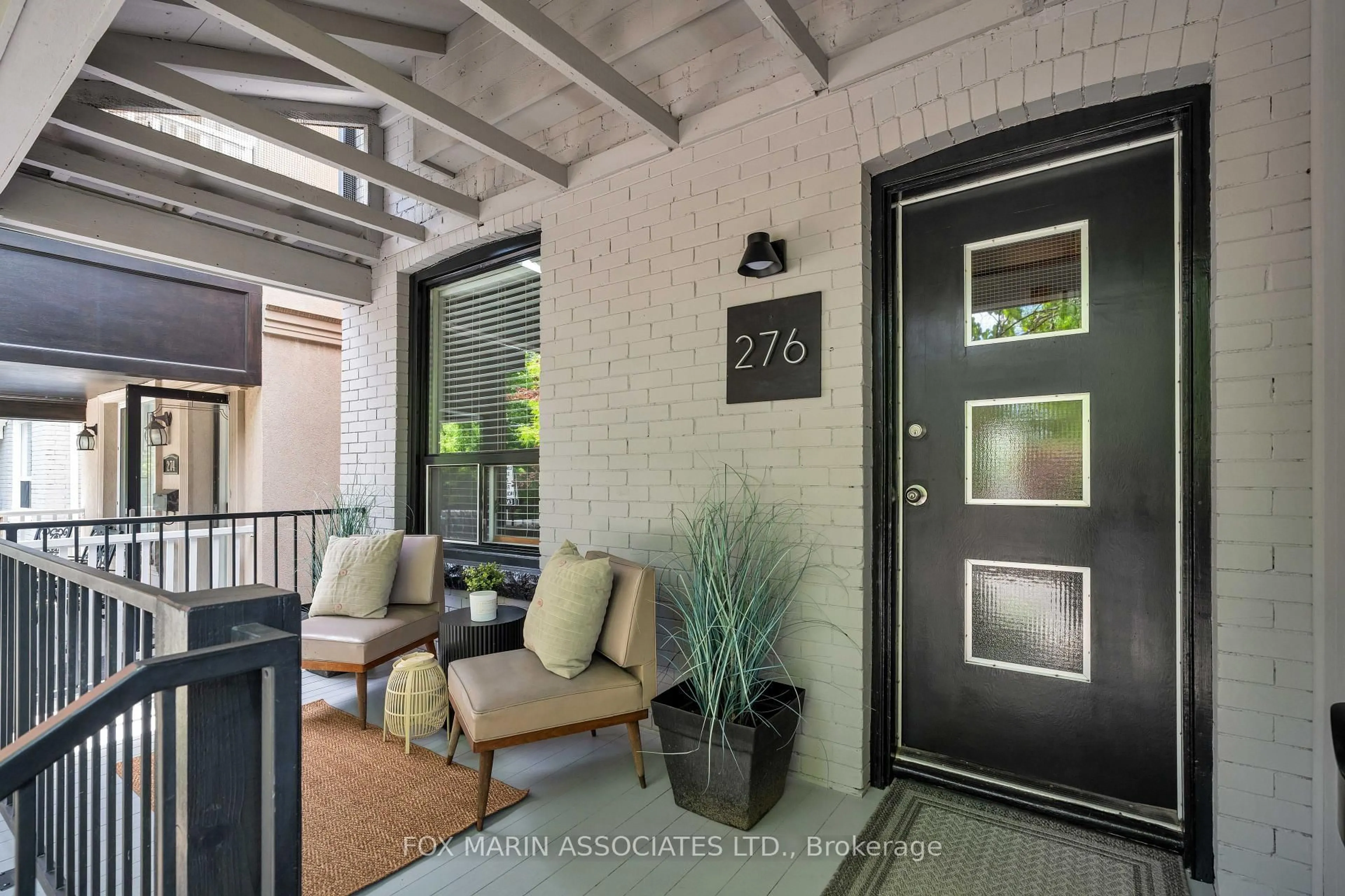 Indoor entryway for 276 Perth Ave, Toronto Ontario M6P 3Y2