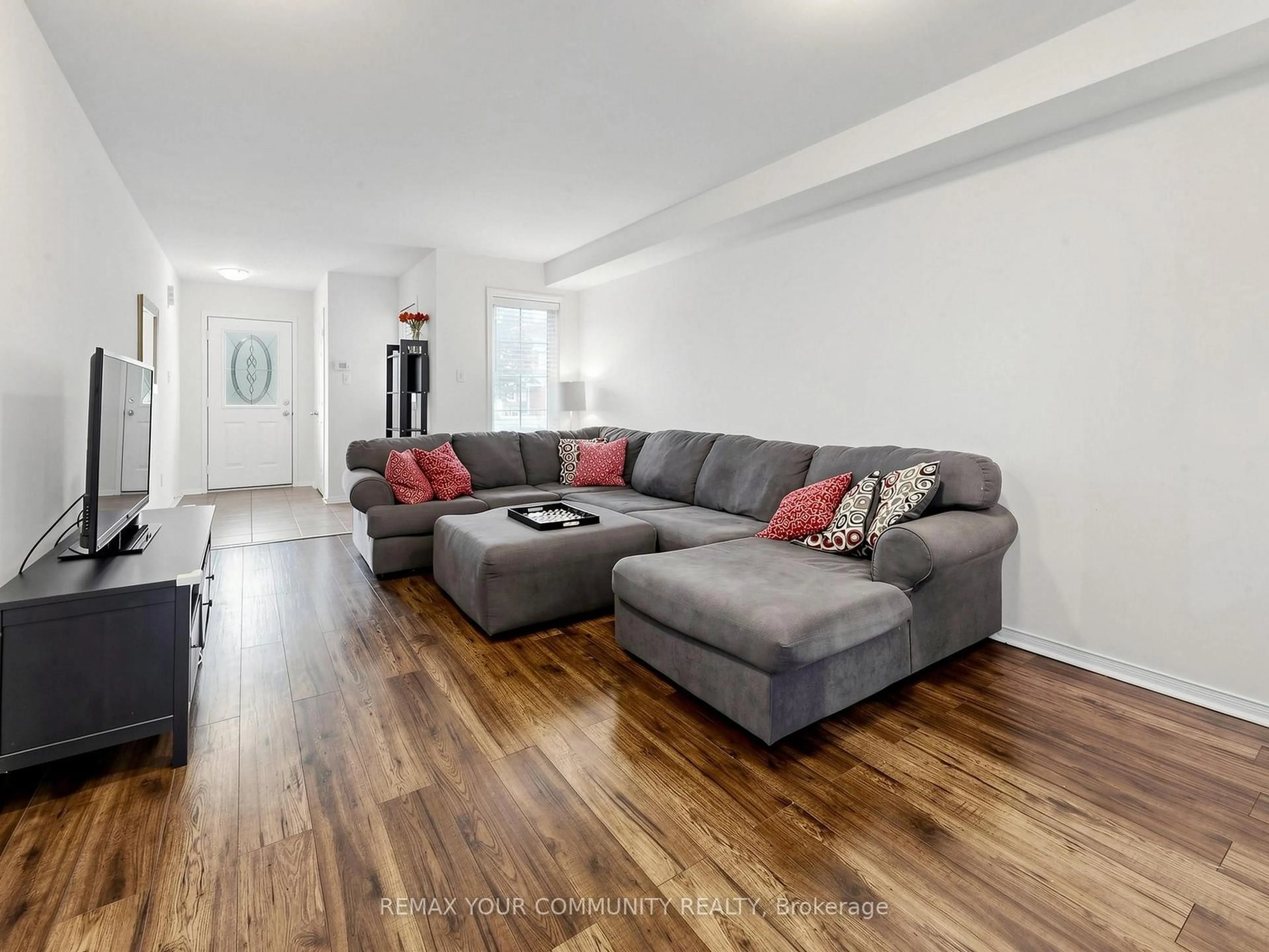 Living room with furniture, unknown for 20 Dawson Cres, Milton Ontario L9T 5H8