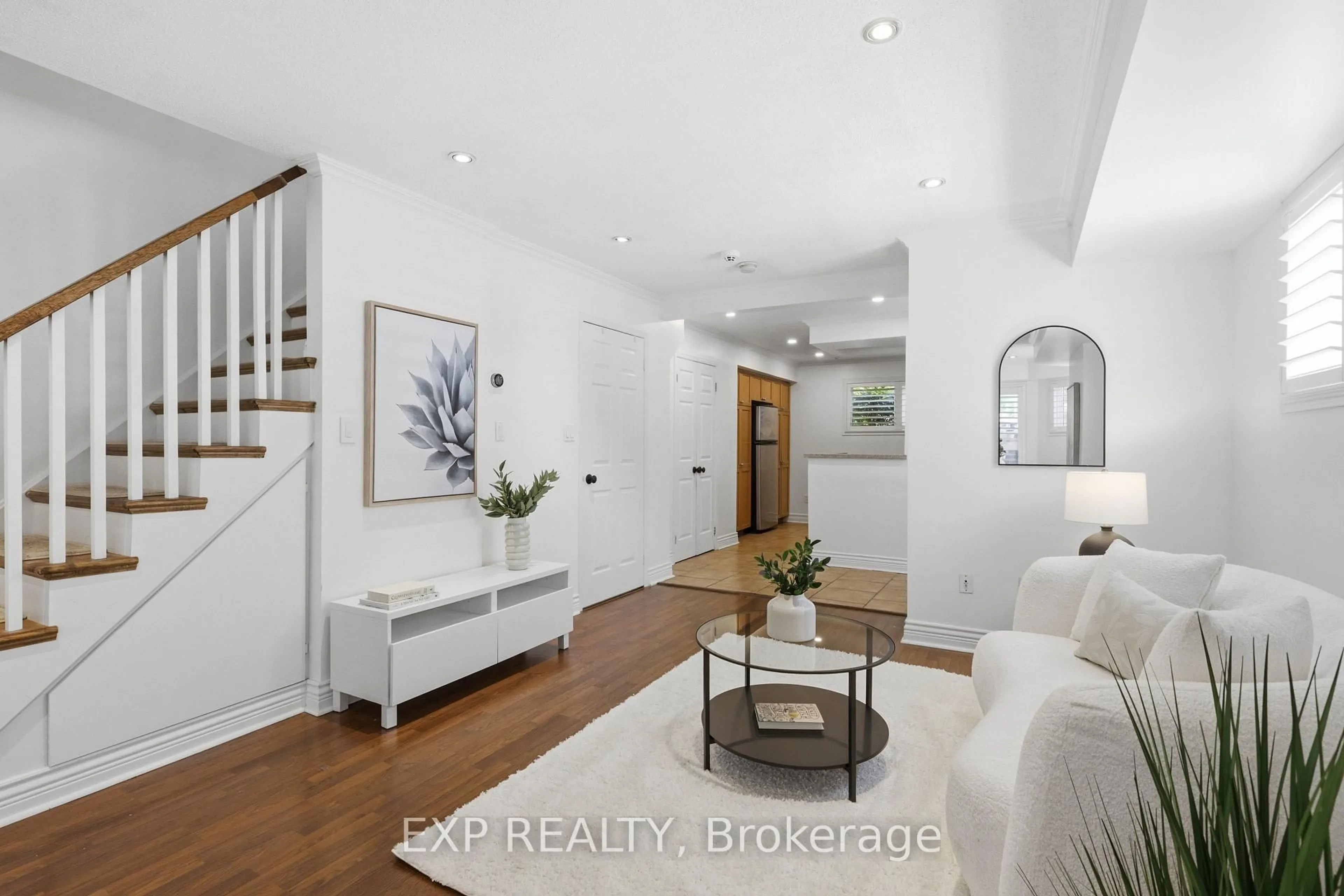Indoor entryway for 31 Foundry Ave #29, Toronto Ontario M6H 4K7