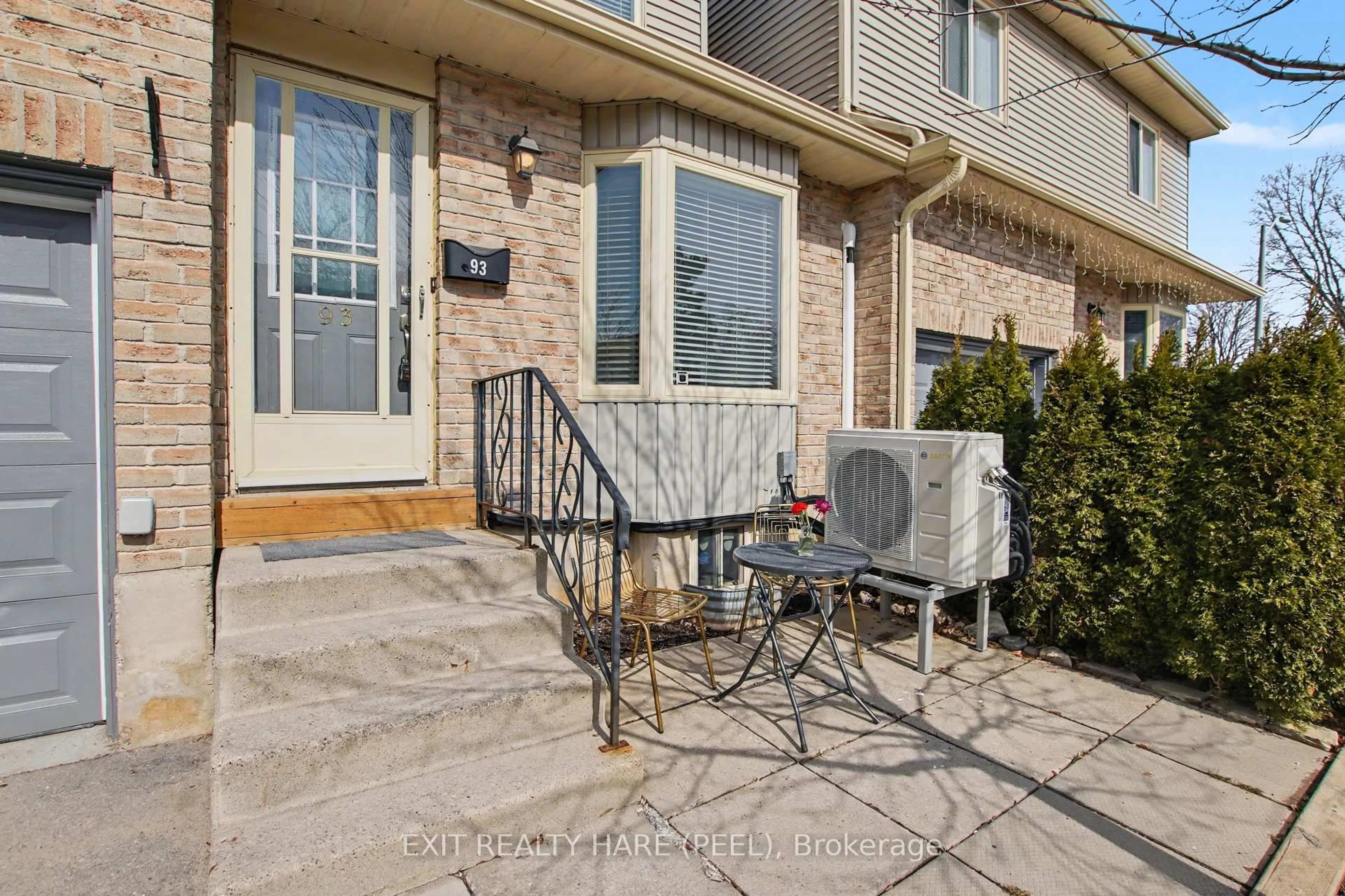 Patio, street for 90 Lawrence Ave #93, Orangeville Ontario L9W 4J5