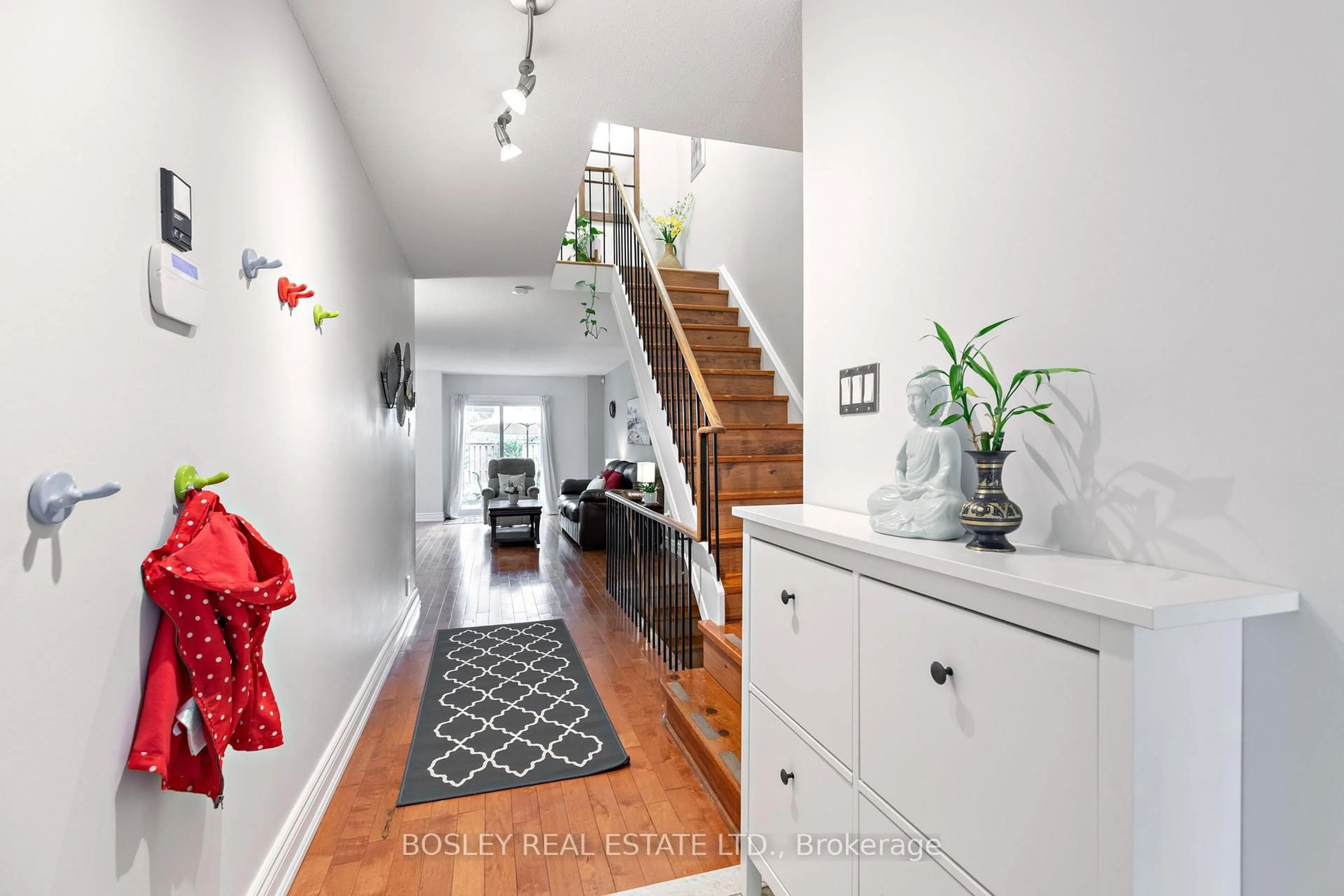 Indoor entryway for 6 Markburn Crt, Toronto Ontario M9C 4Z1