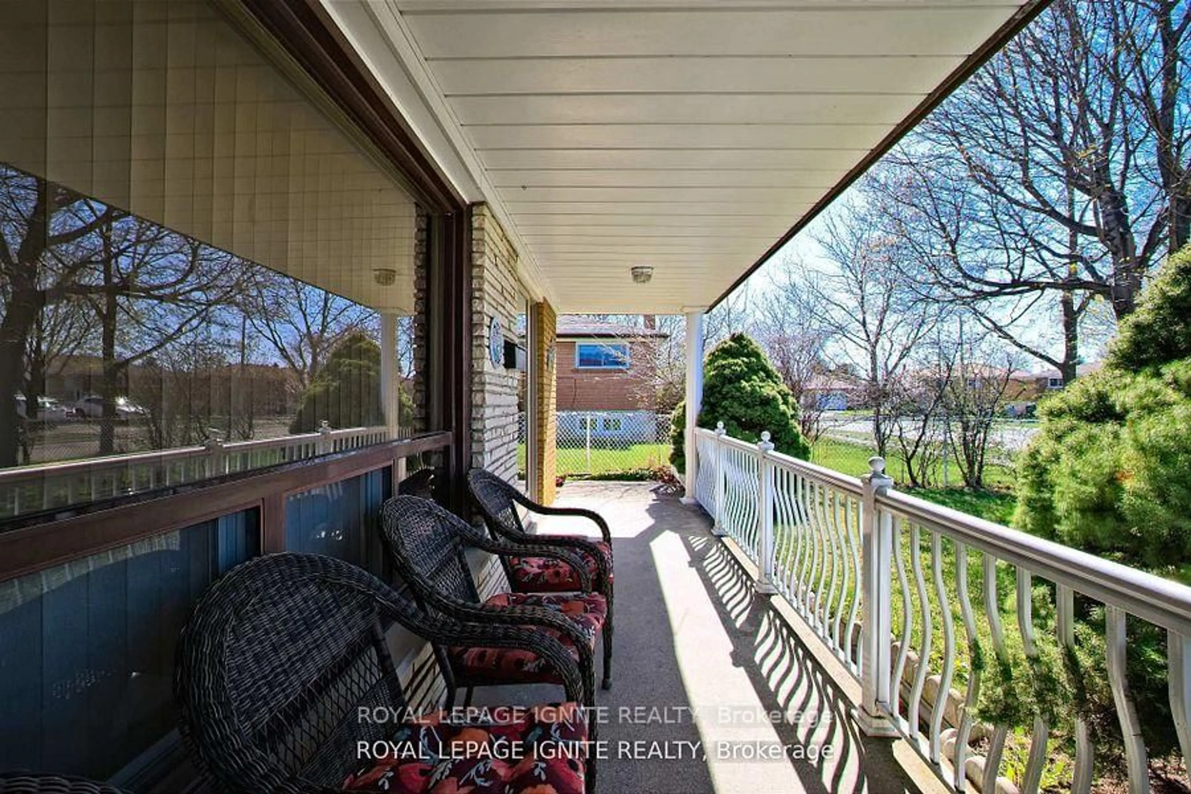 Patio, street for 3350 Lehigh Cres, Mississauga Ontario L4T 1W8
