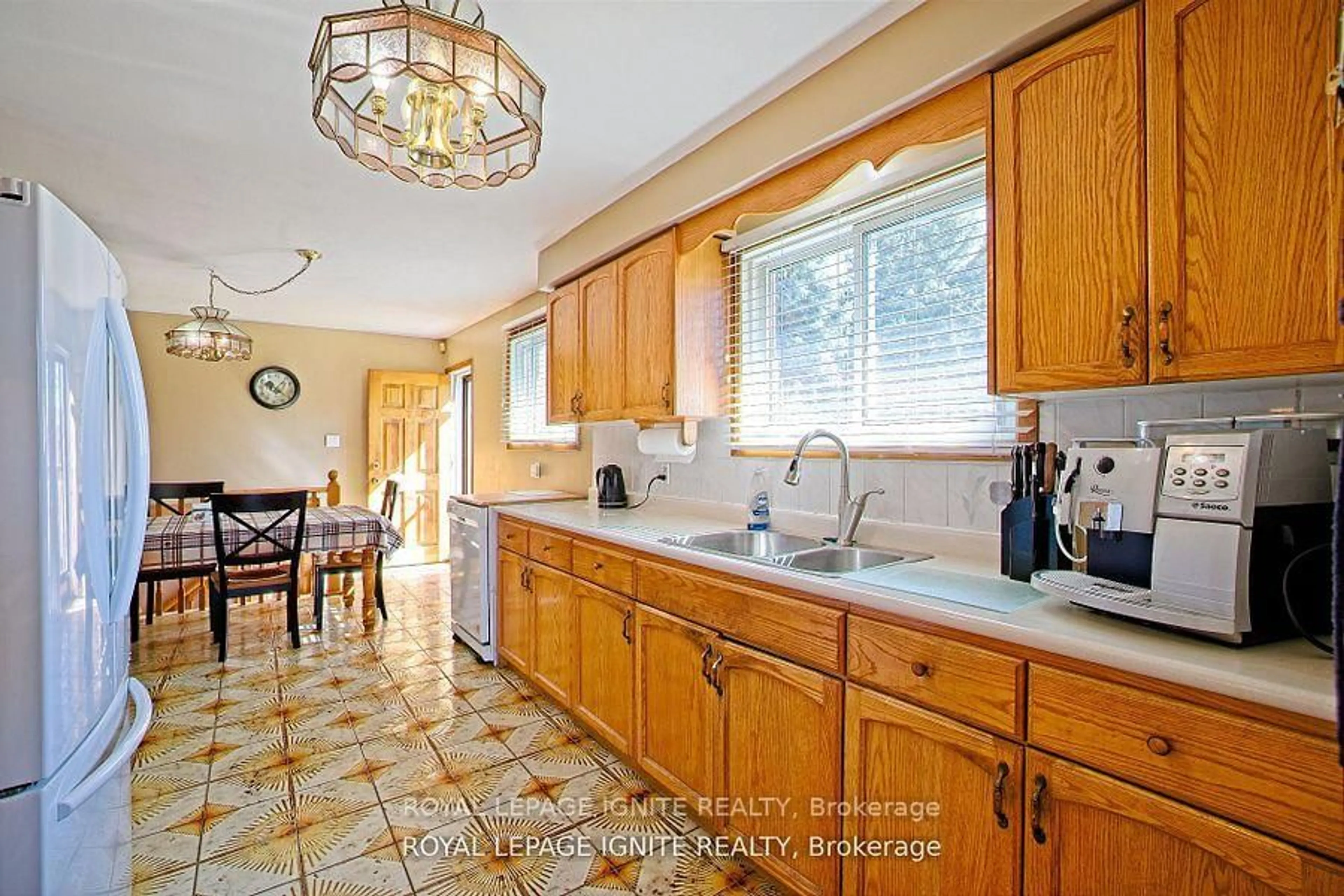 Unknown for 3350 Lehigh Cres, Mississauga Ontario L4T 1W8