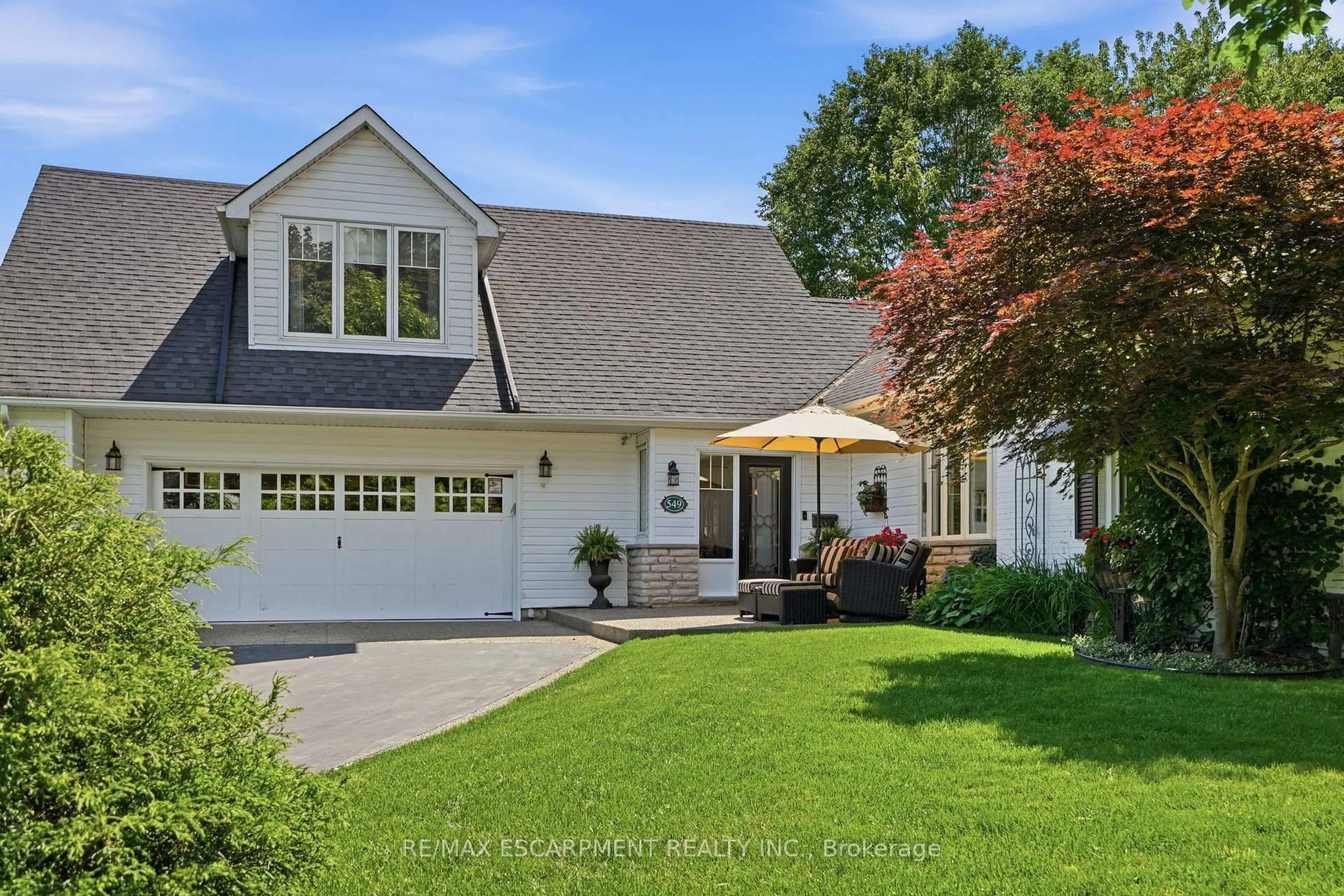 Home with vinyl exterior material, street for 549 Ann Ave, Burlington Ontario L7T 2S7