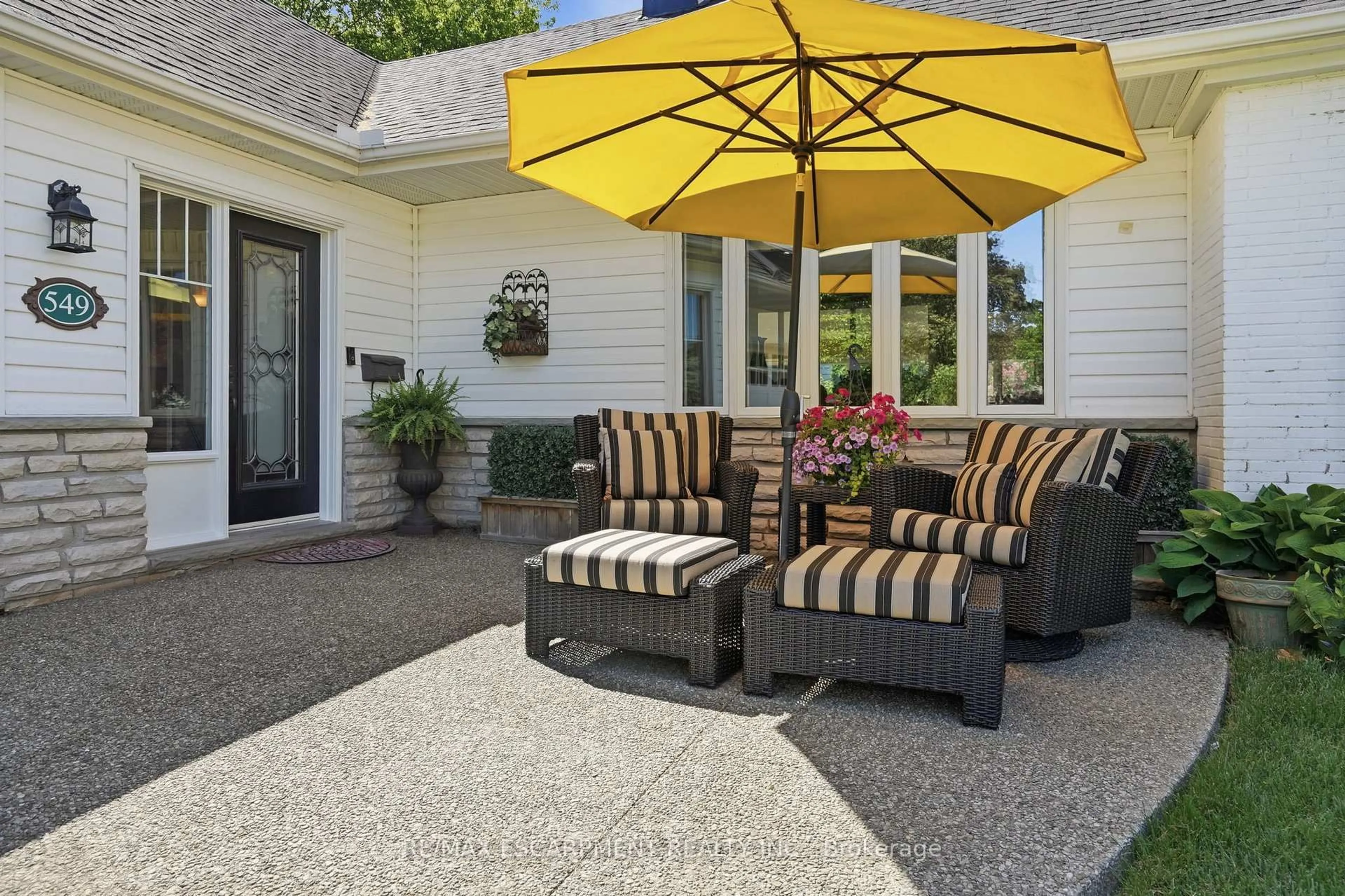 Patio, street for 549 Ann Ave, Burlington Ontario L7T 2S7