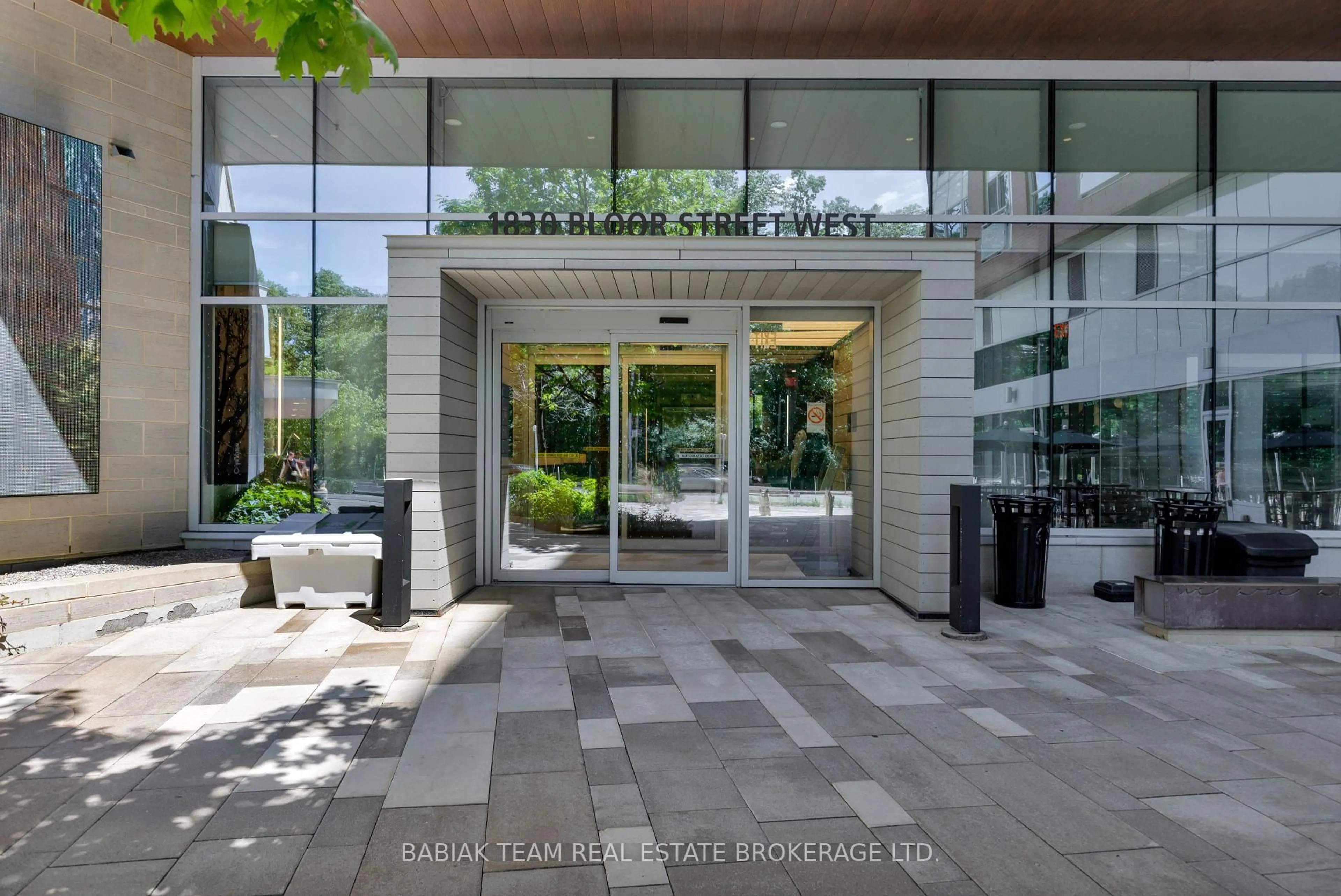 Indoor foyer for 1830 Bloor St #532, Toronto Ontario M6P 0A2