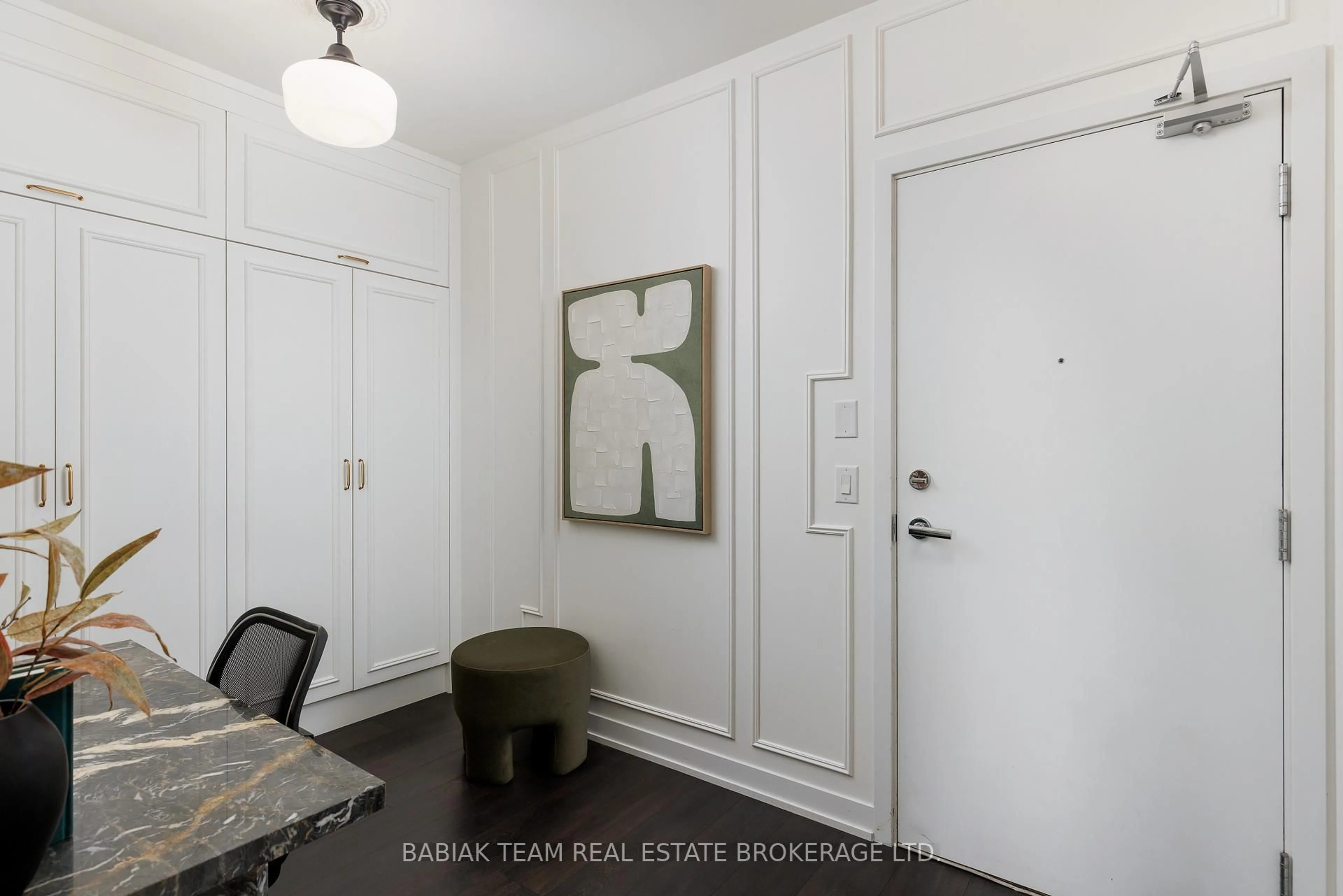 Indoor entryway for 1830 Bloor St #532, Toronto Ontario M6P 0A2