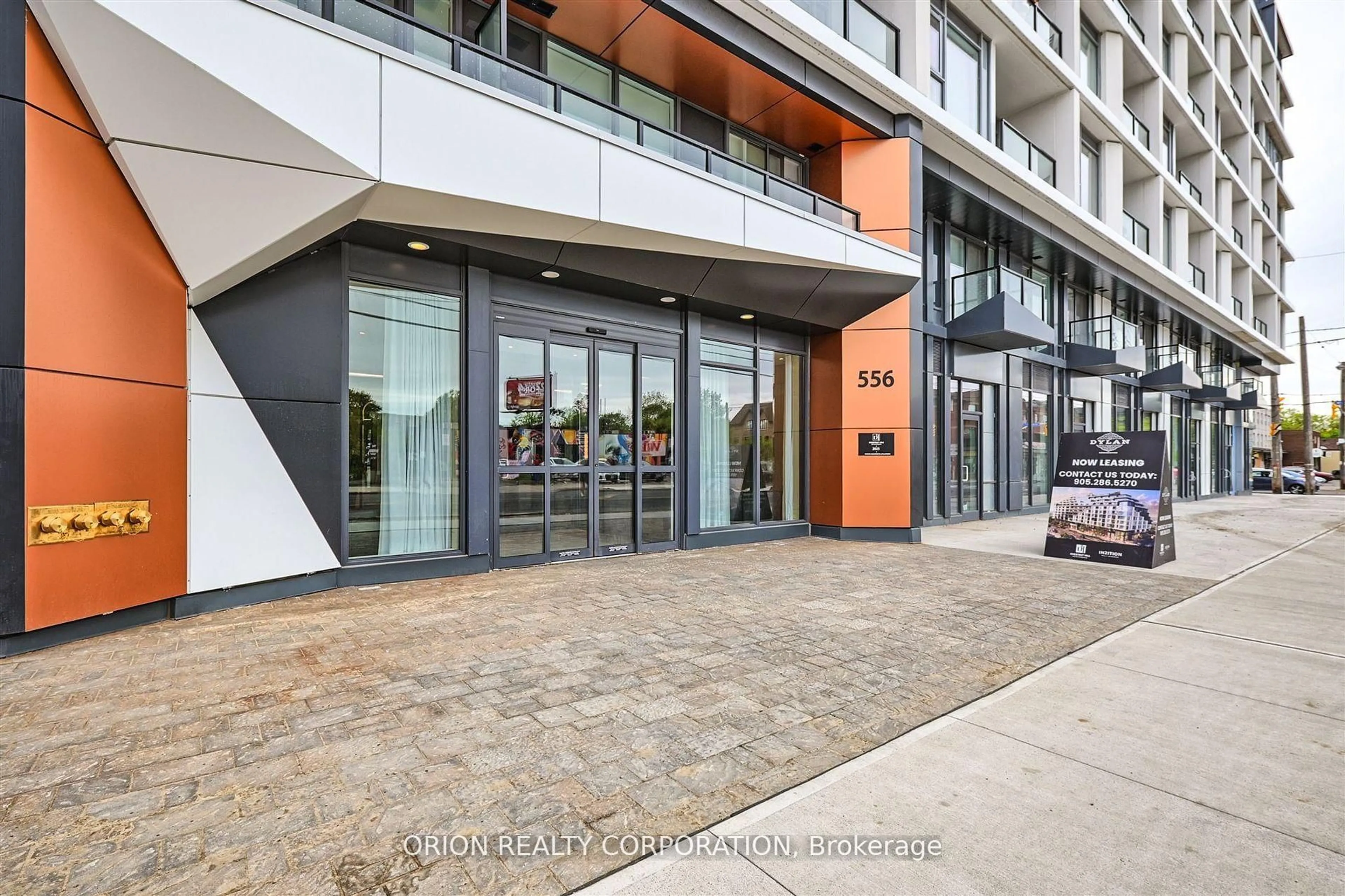 Indoor foyer for 556 Marlee Ave #110, Toronto Ontario M6B 0B1