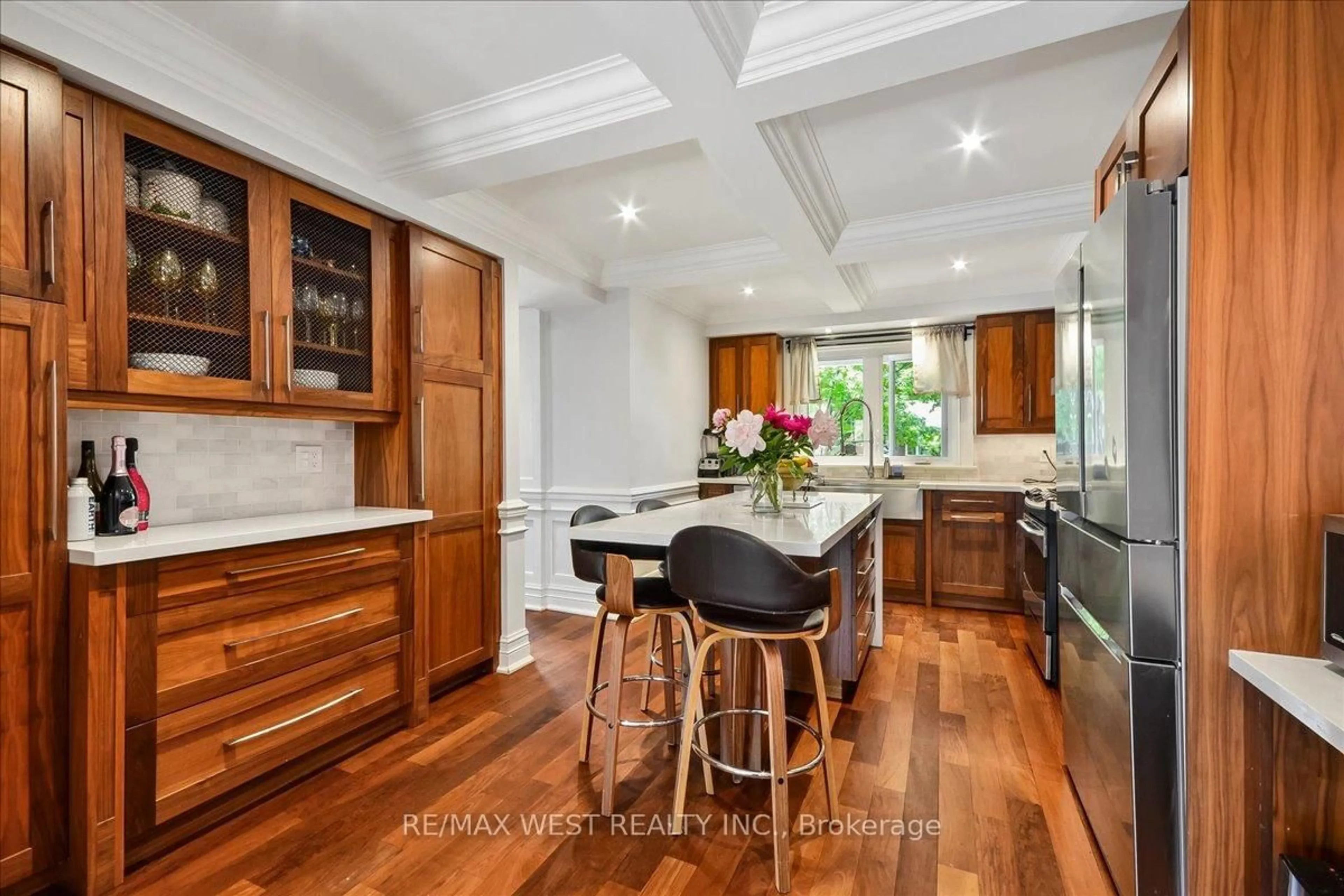 Contemporary kitchen, unknown for 11 Hillcroft Dr, Toronto Ontario M9B 4X4