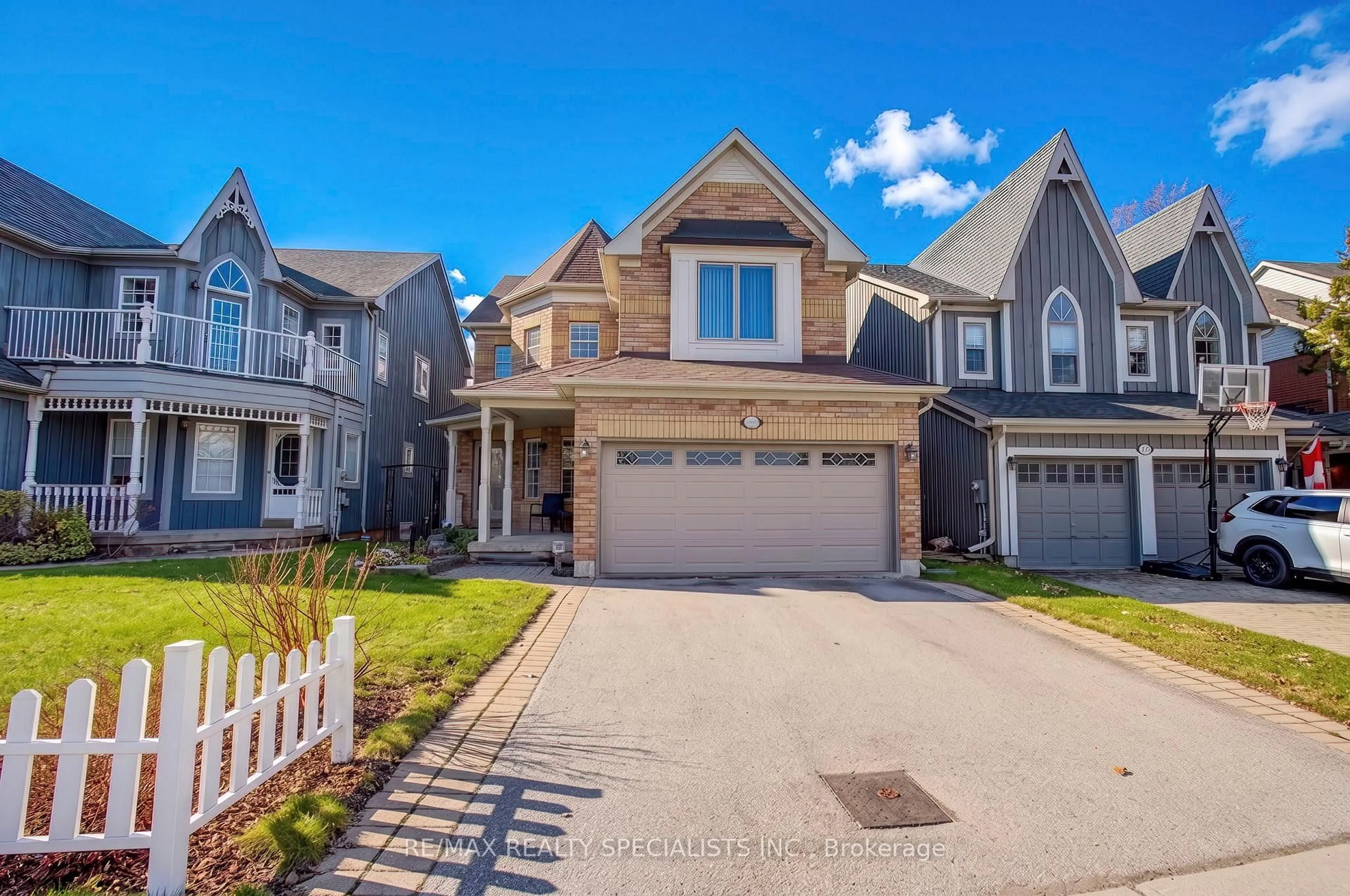 Home with vinyl exterior material, street for 6960 Historic Tr, Mississauga Ontario L5W 1C2