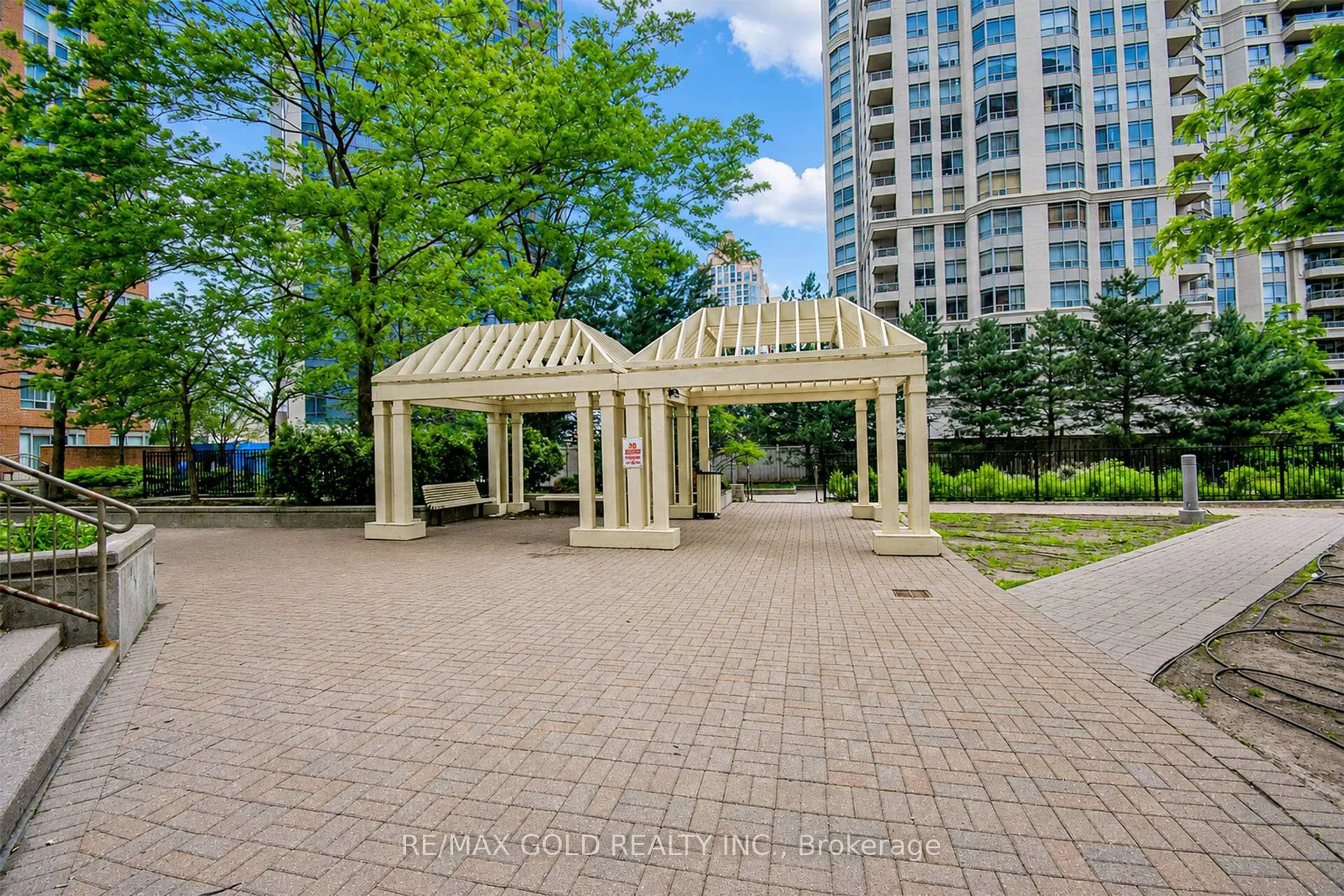 Patio, unknown for 325 Webb Dr #PH 201, Mississauga Ontario L5B 3Z9