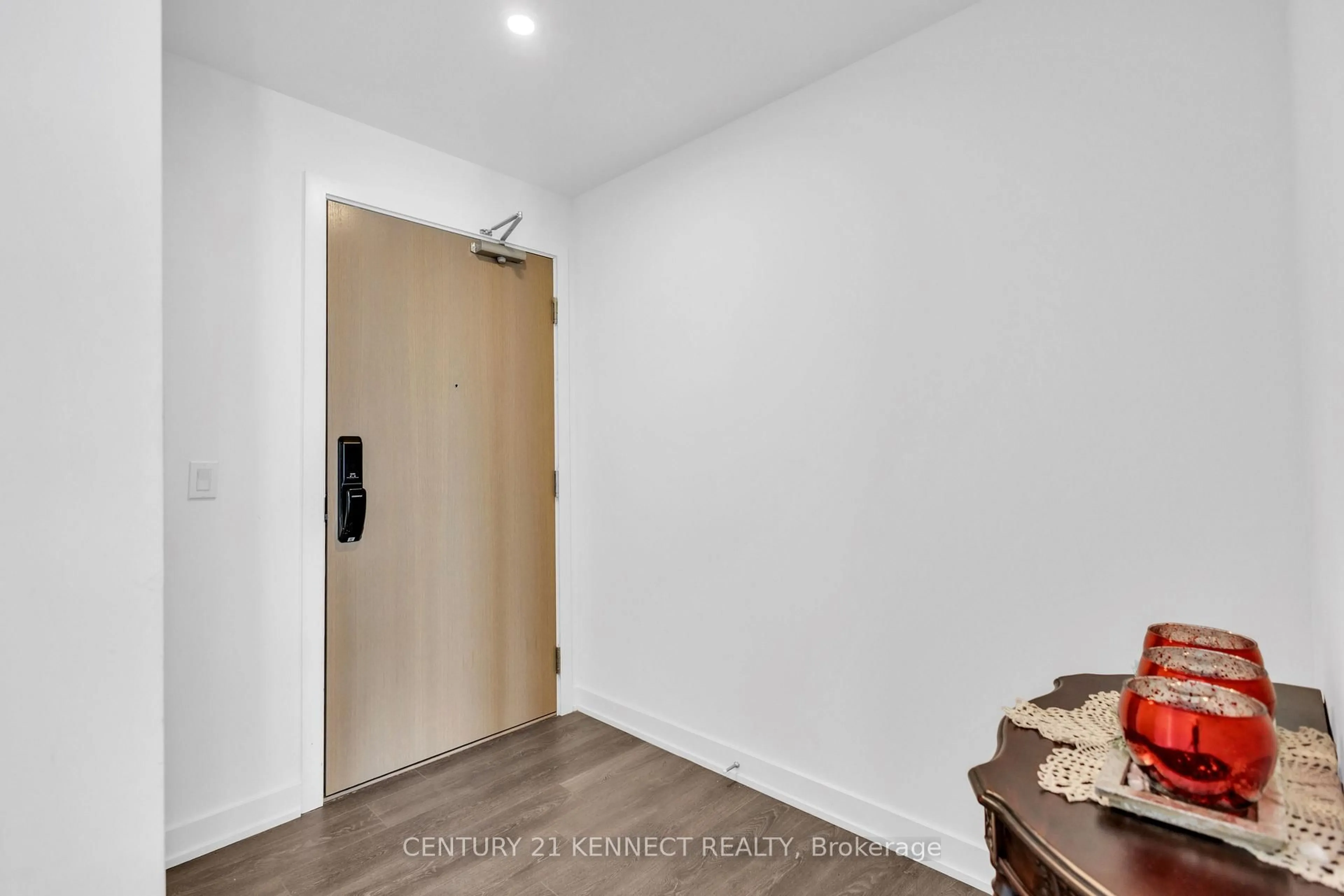 Indoor entryway for 370 Martha St #2004, Burlington Ontario L7R 0G9